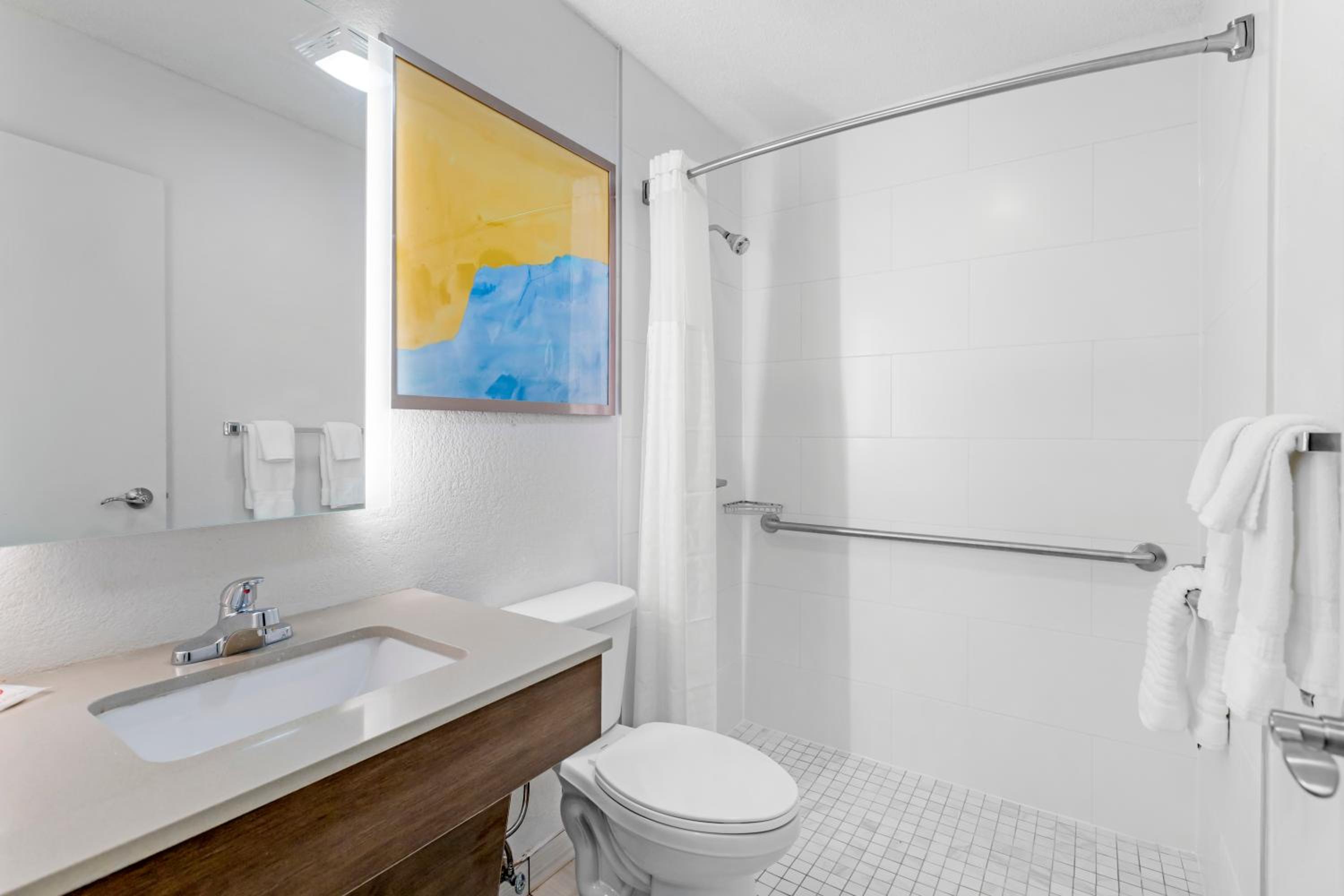 Double Room - Accessible/Non Smoking - Photo 2