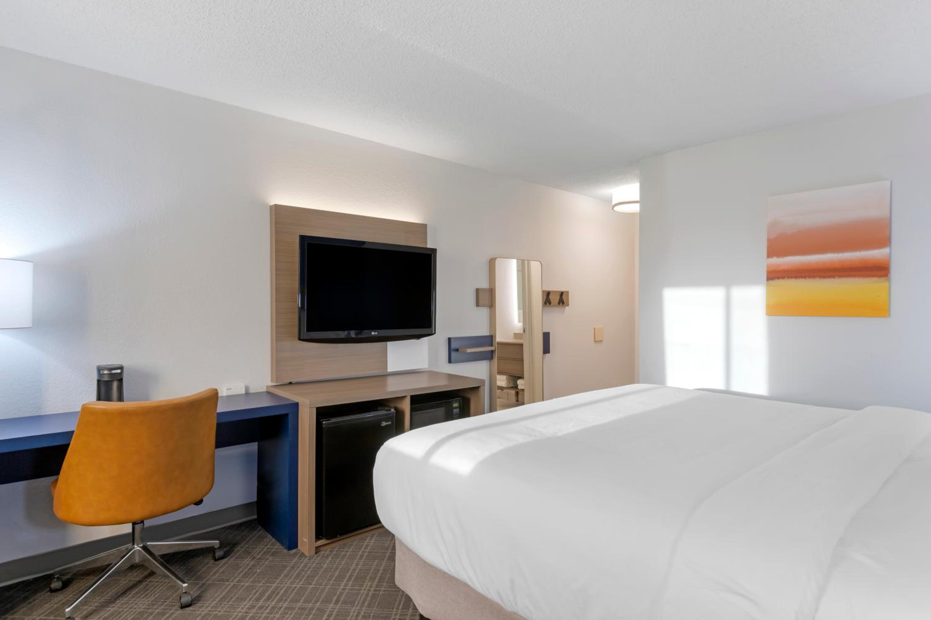 Standard King Room - Non Smoking - Photo 5