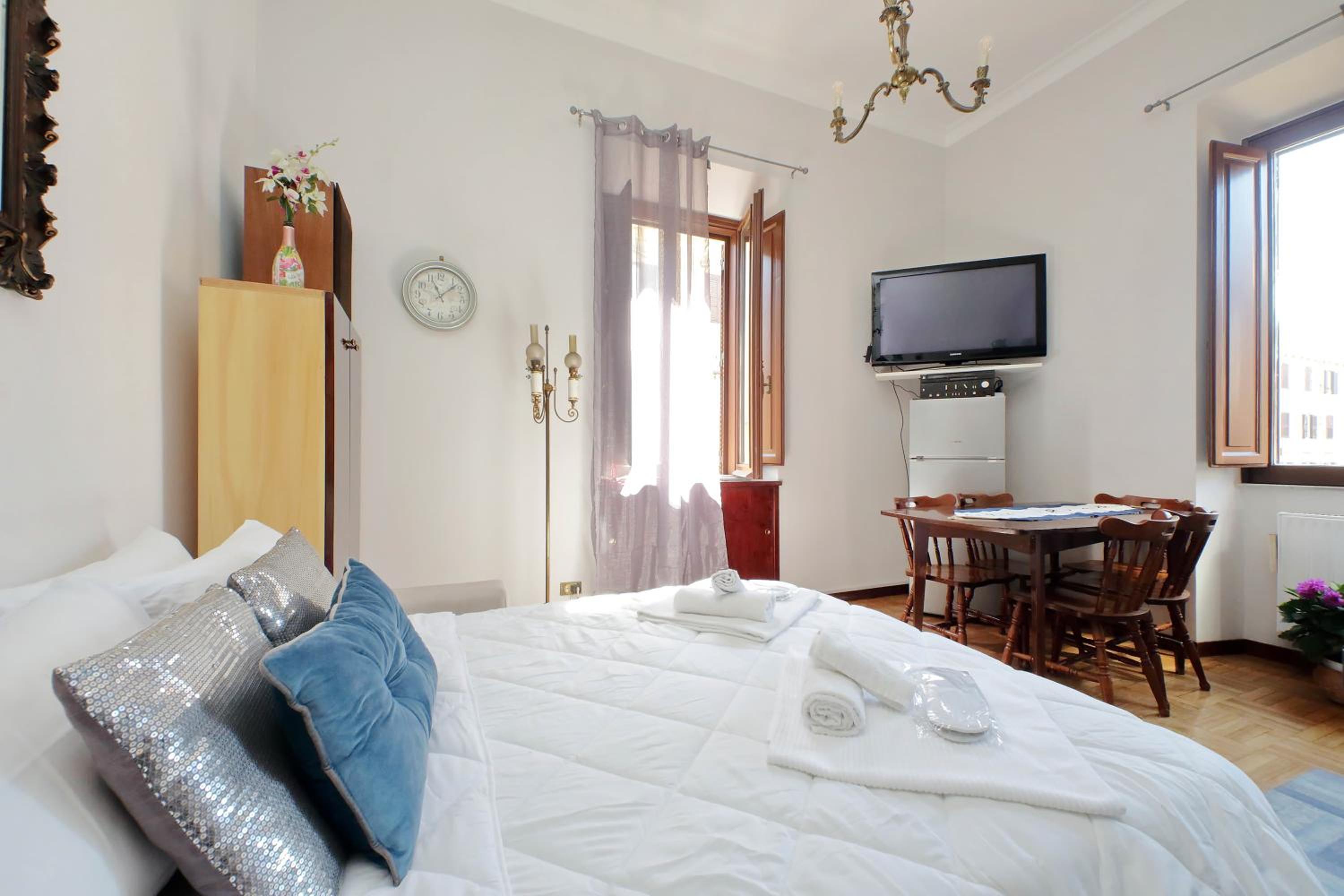 Three-Bedroom Apartment photo 2
