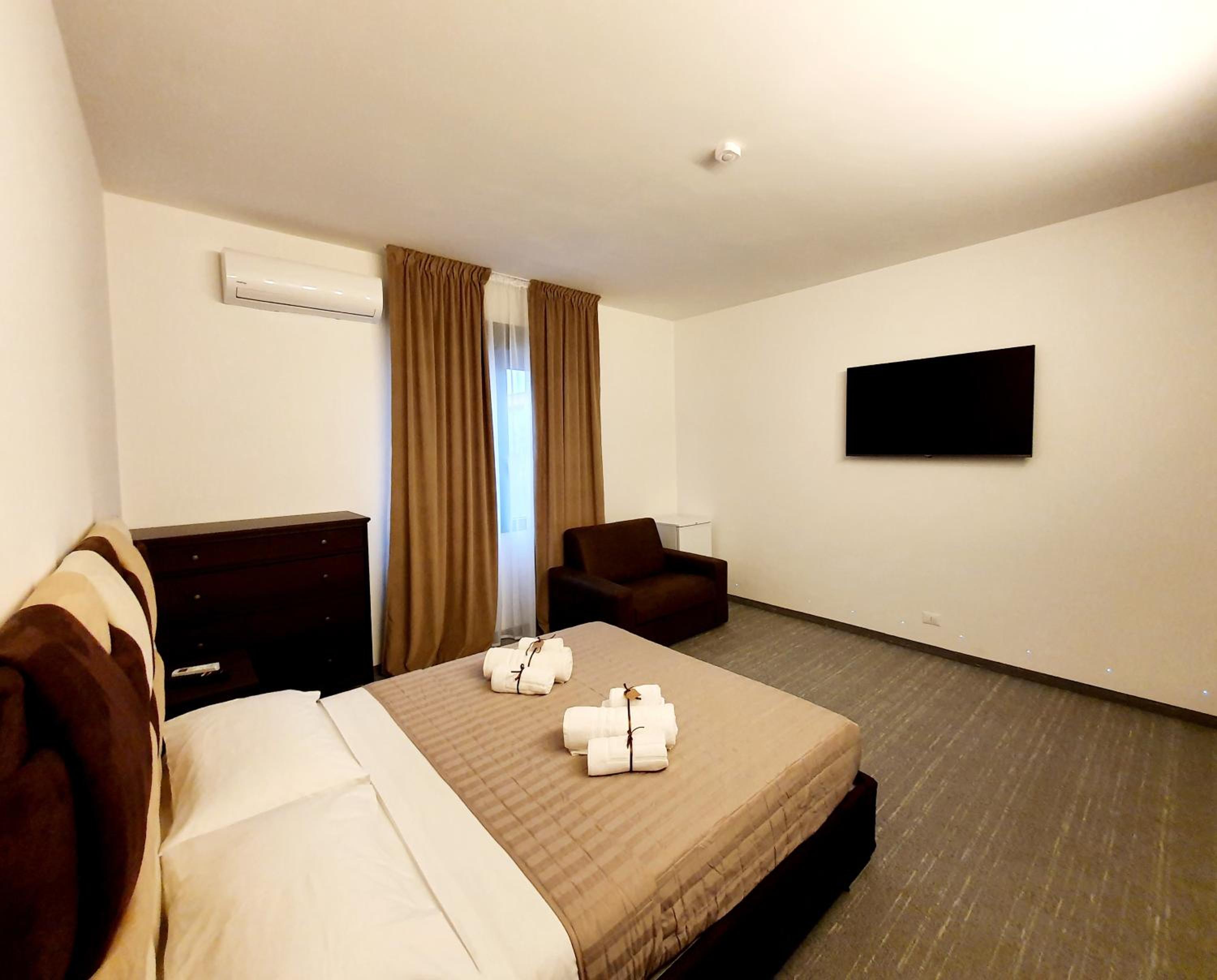 Triple Room with Bathroom - Photo 5