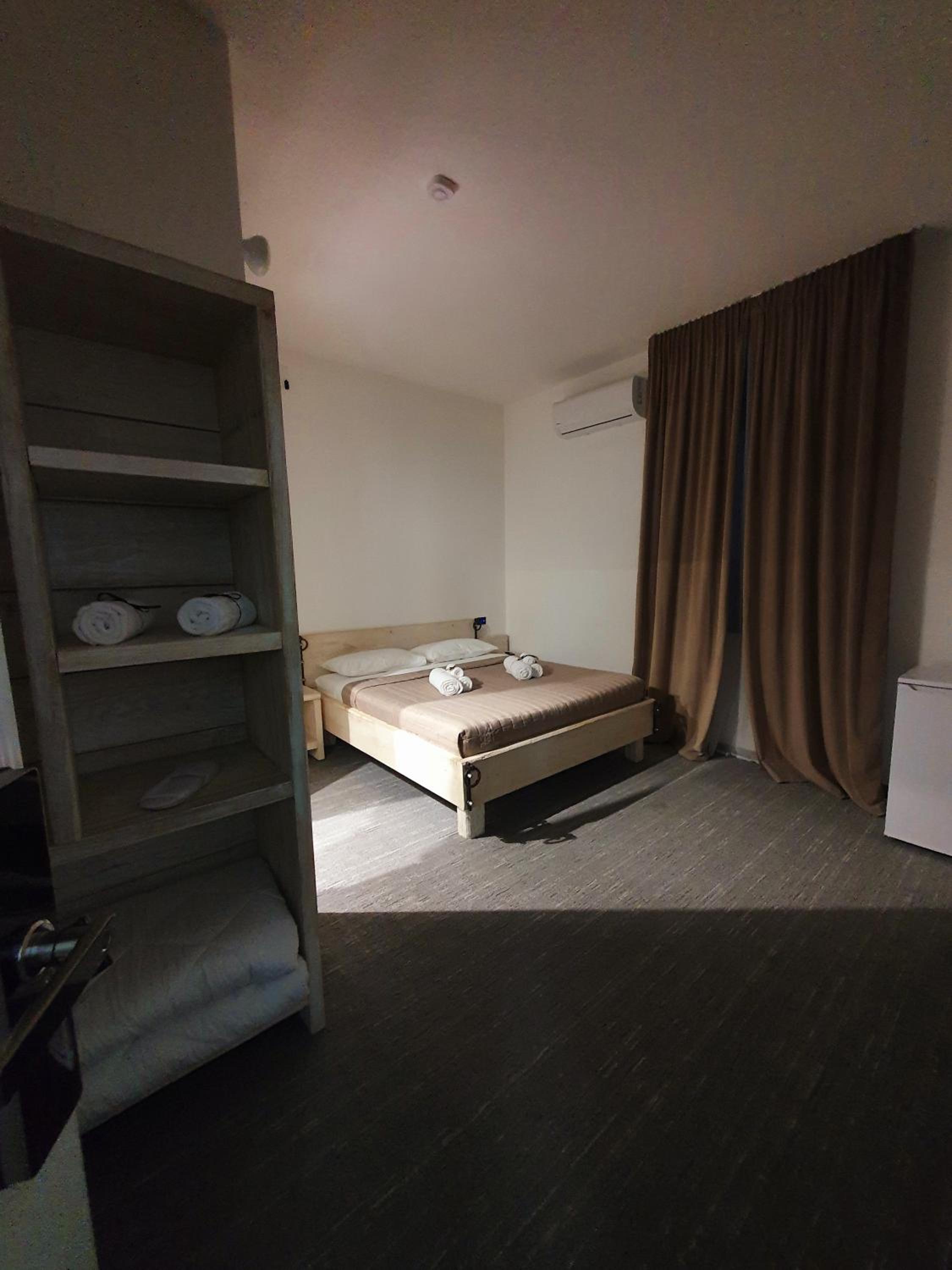 Double Room with Private Bathroom - Photo 7