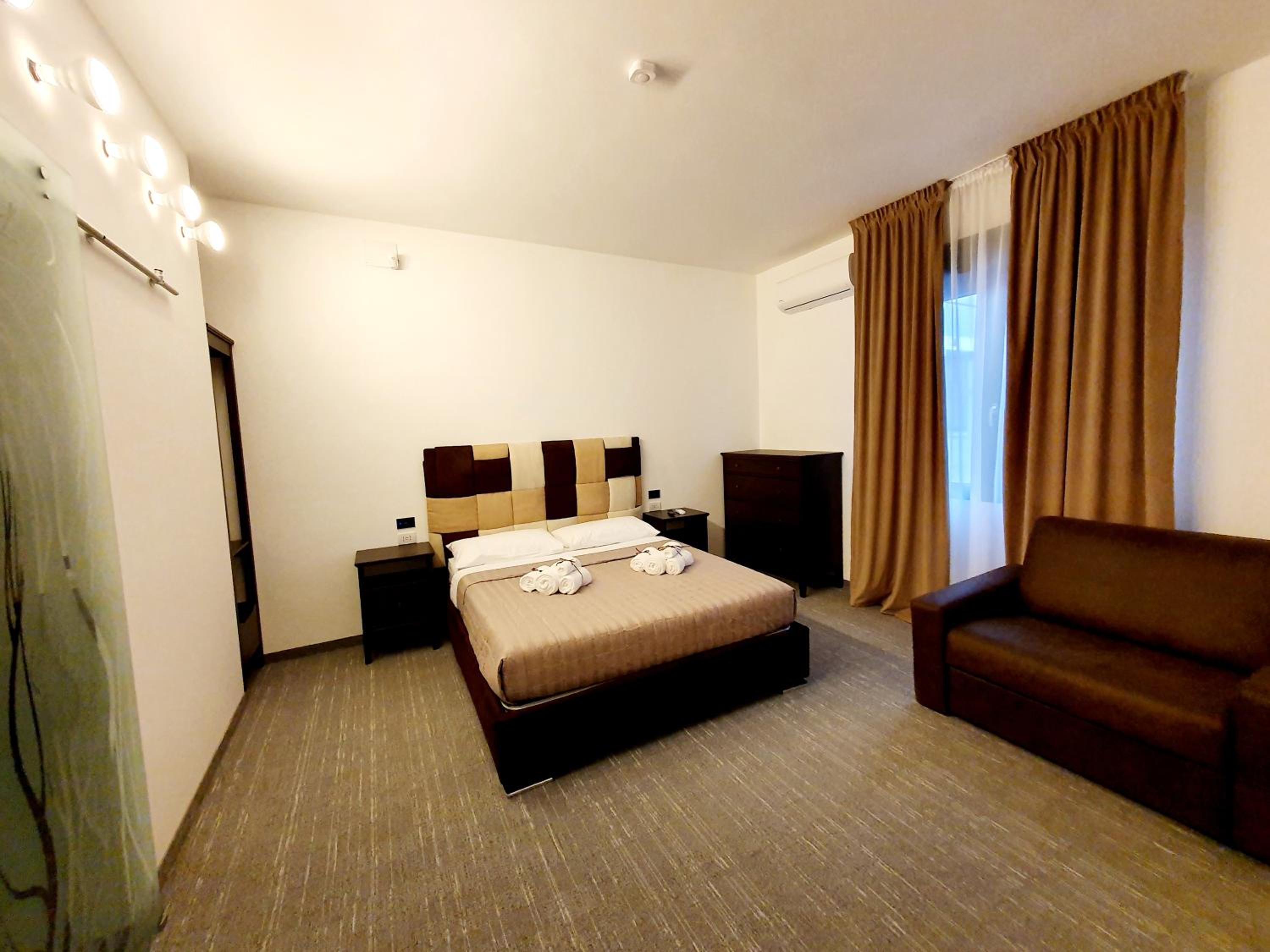Triple Room with Bathroom - Photo 7