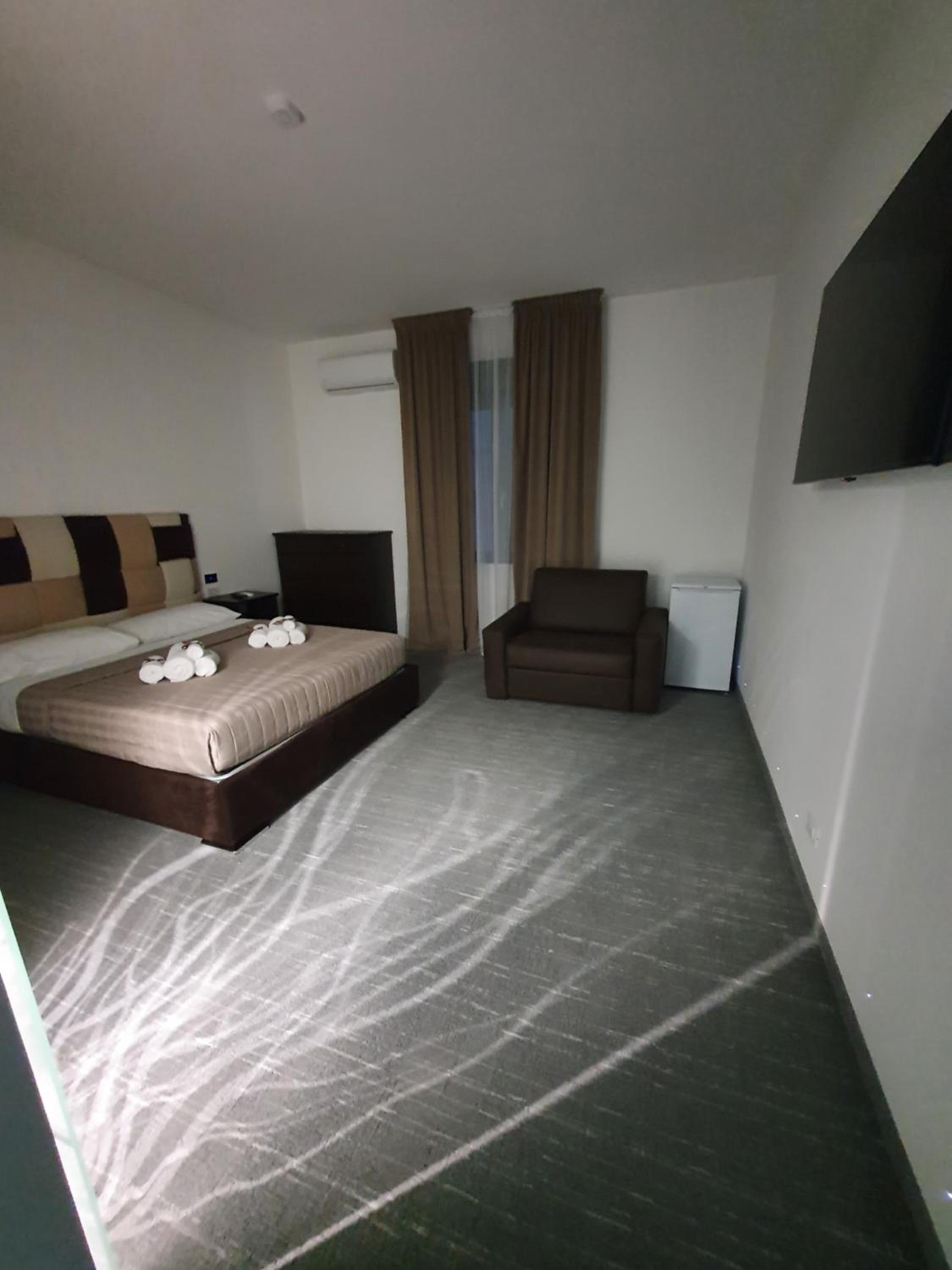 Triple Room with Bathroom - Photo 1