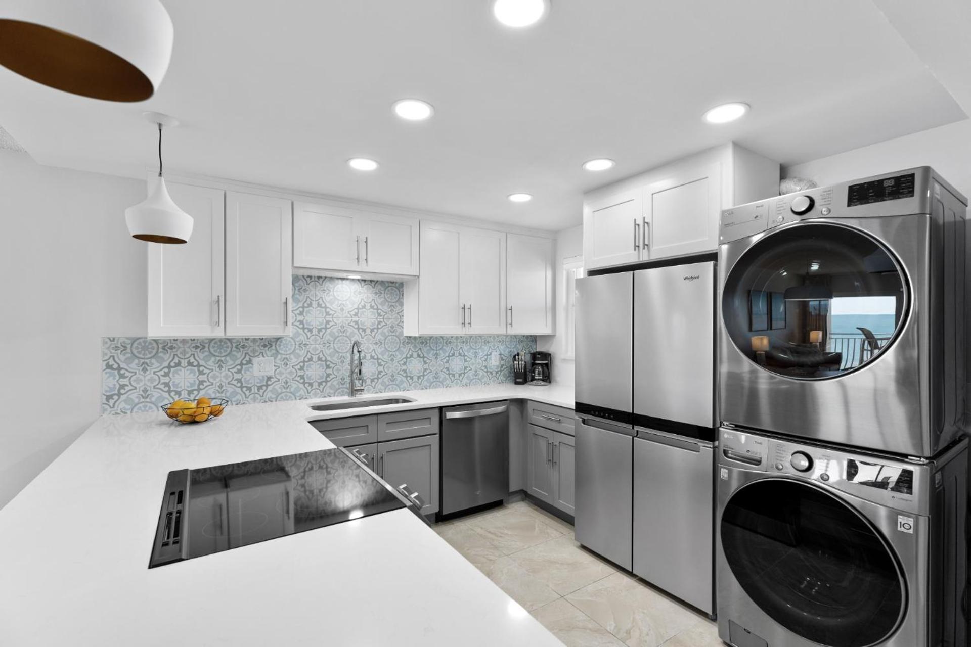 Premium Two-Bedroom Apartment - Oceanfront - Unit #444 photo 2