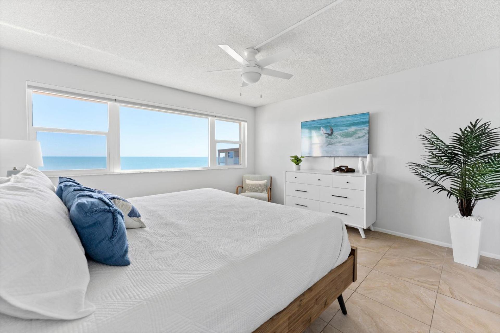Premium Two-Bedroom Apartment - Oceanfront - Unit #444 photo 1