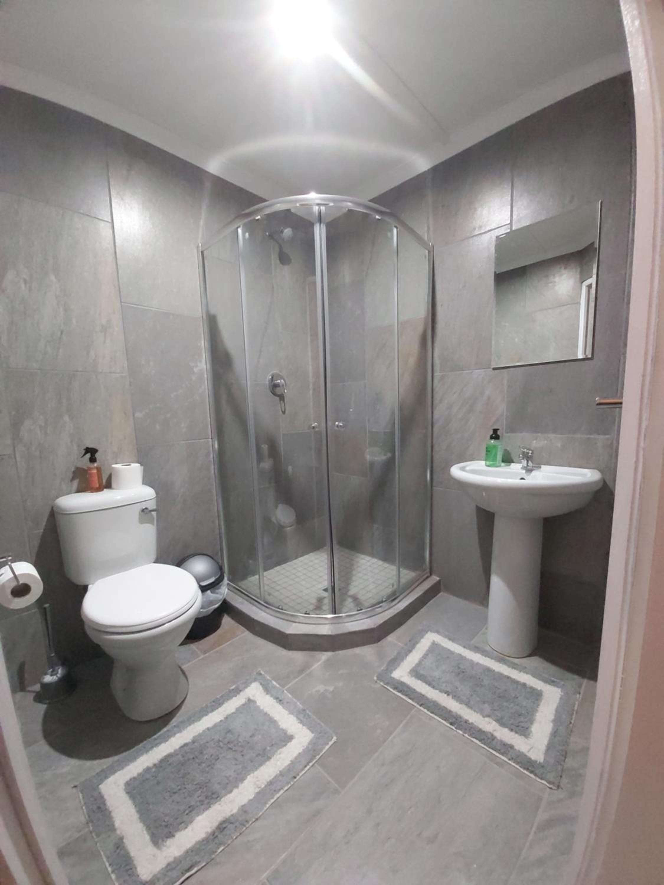 Deluxe Queen Room - Photo 3
