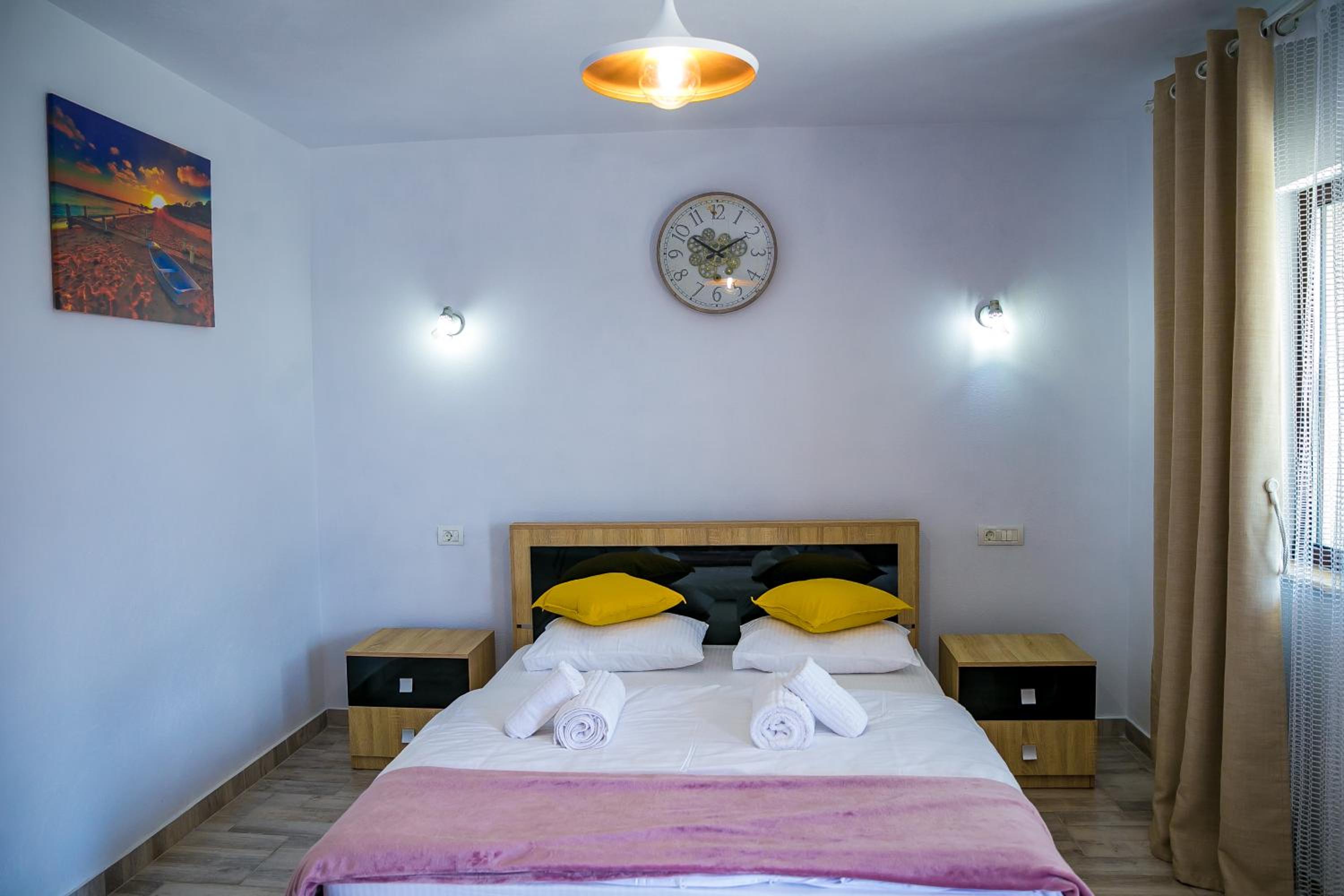 Double Room with Private Bathroom - Photo 3