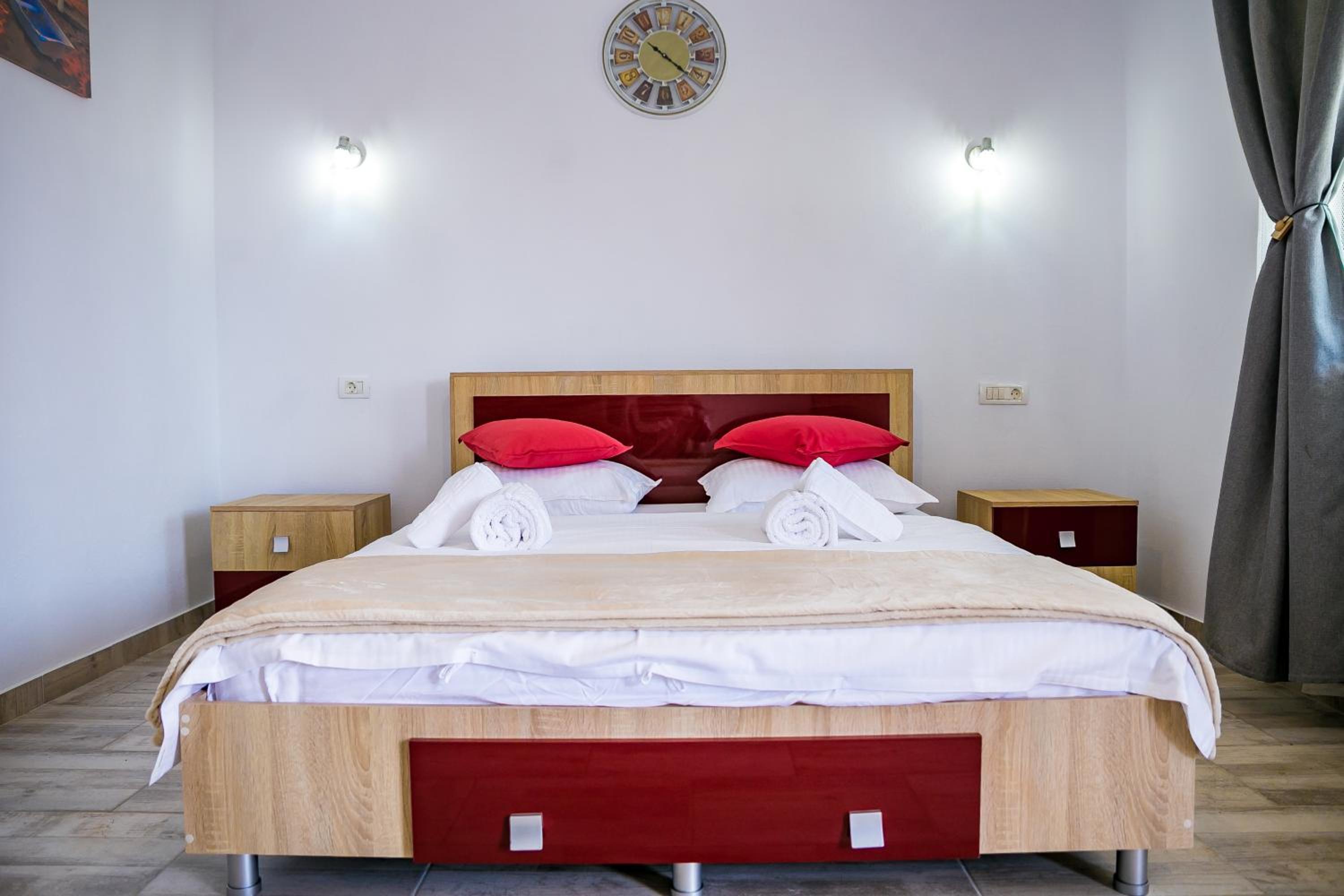 Double Room with Private Bathroom - Photo 5