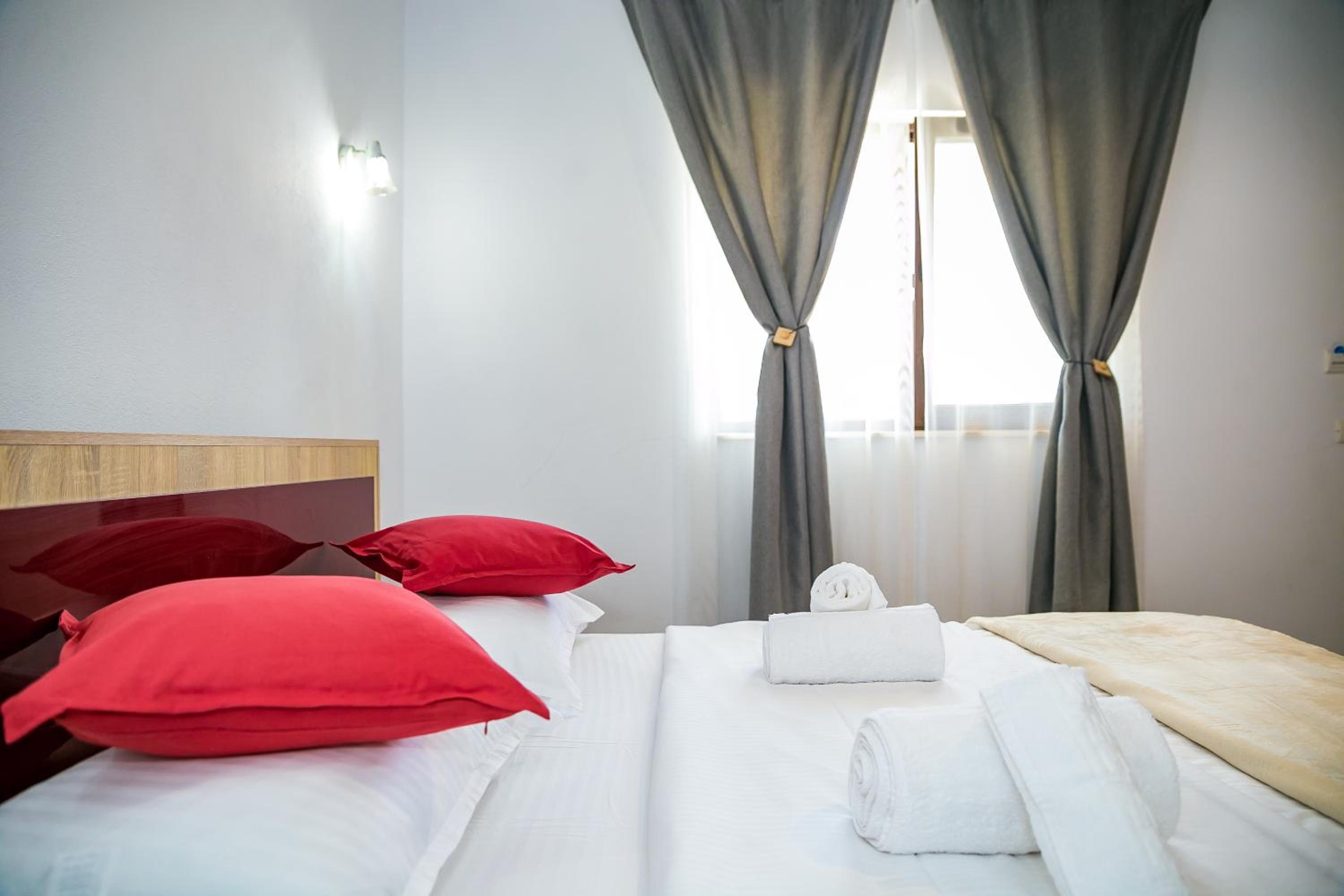 Double Room with Private Bathroom - Photo 7