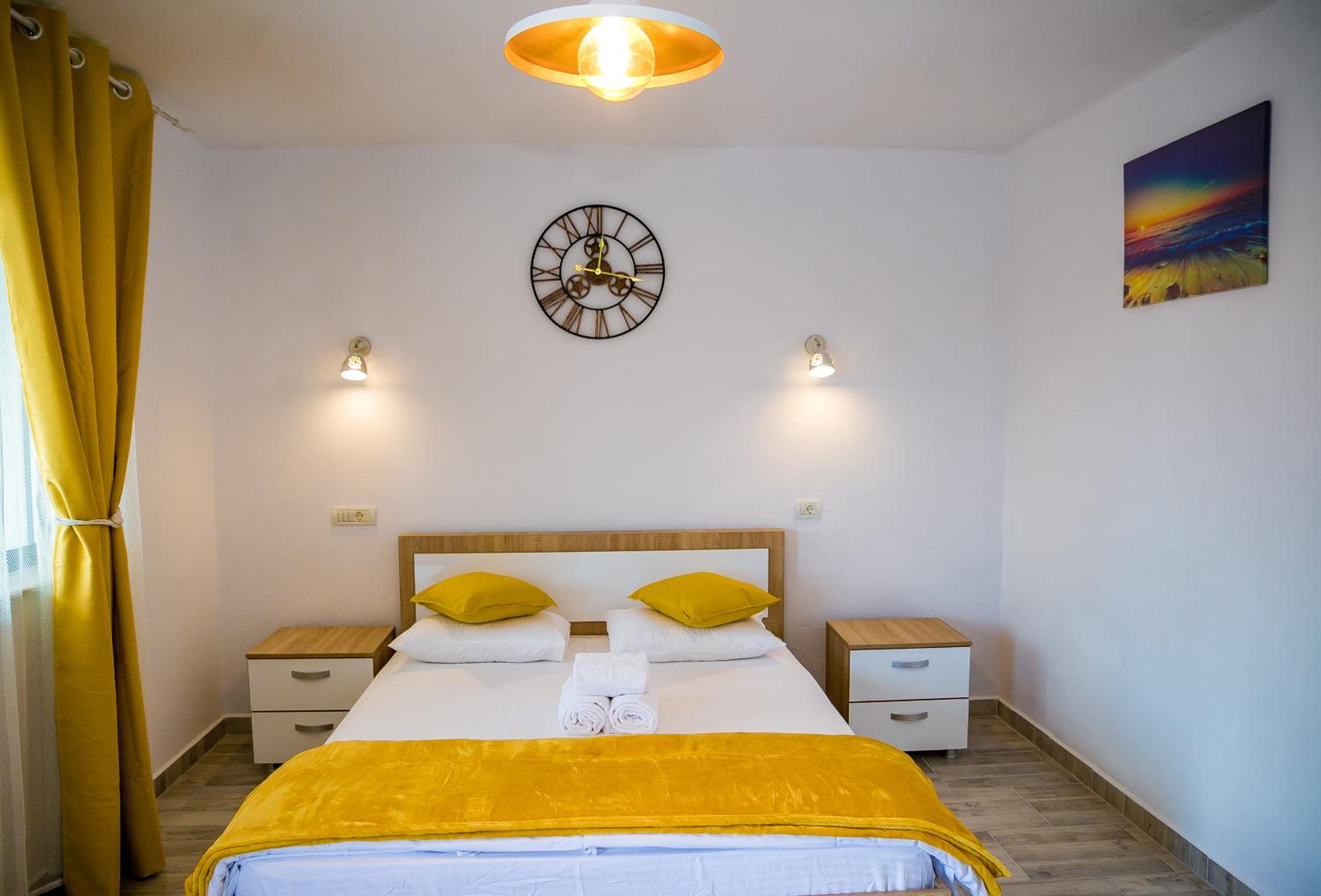 Double Room with Private Bathroom - Photo 18