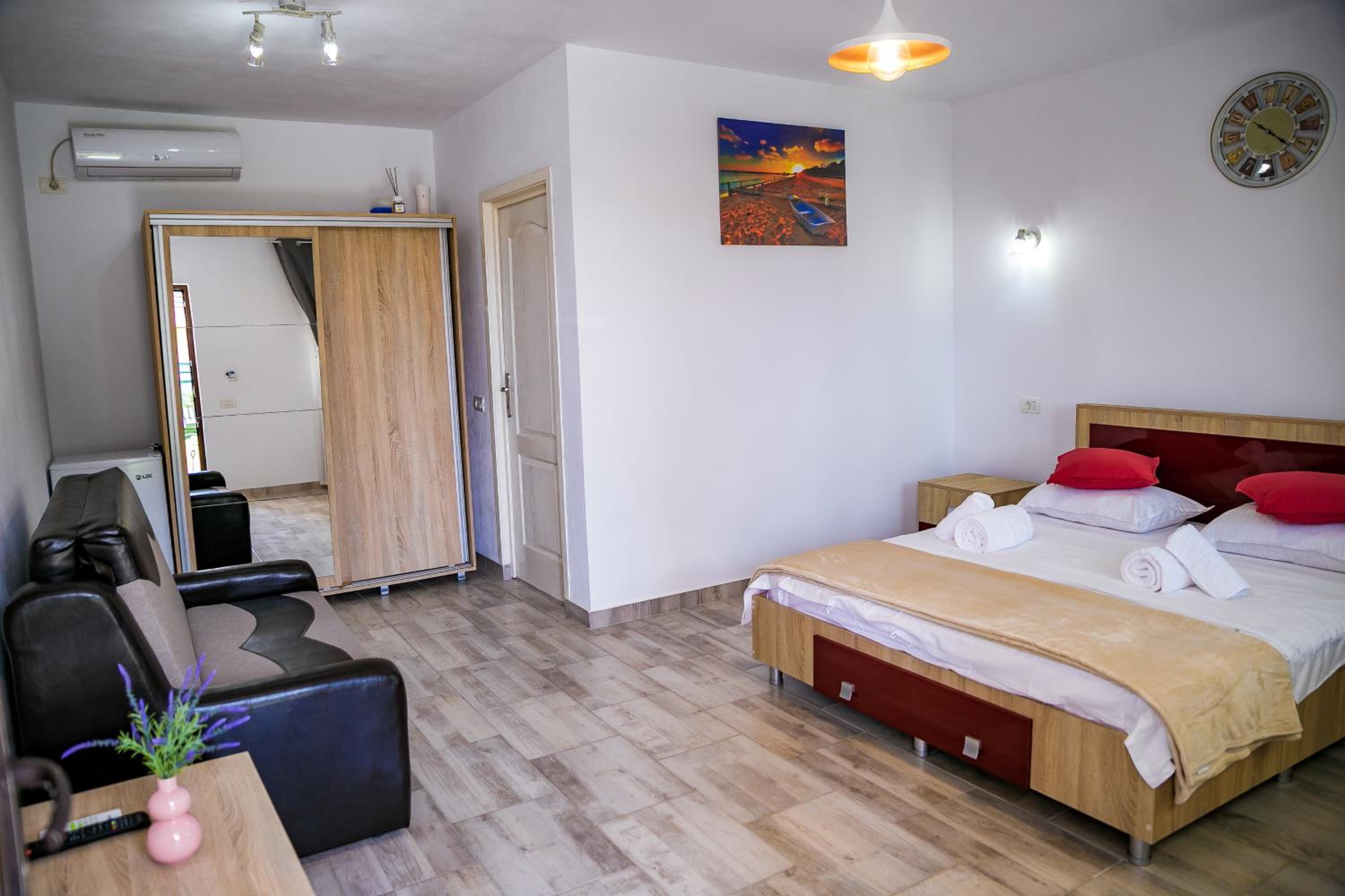 Double Room with Private Bathroom - Photo 20