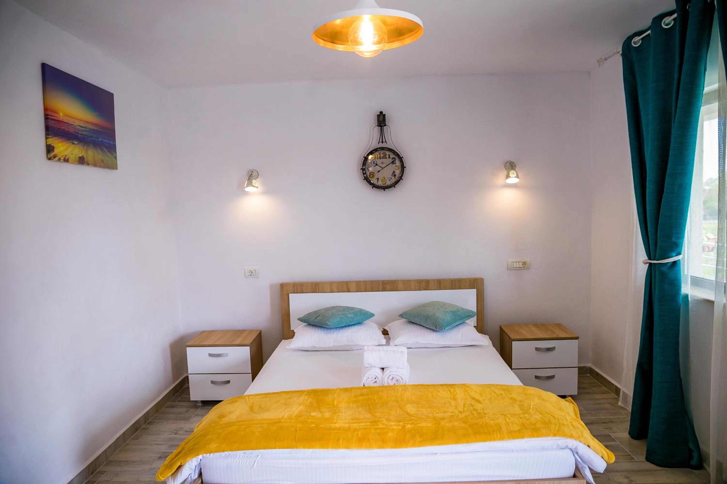 Double Room with Private Bathroom - Photo 24