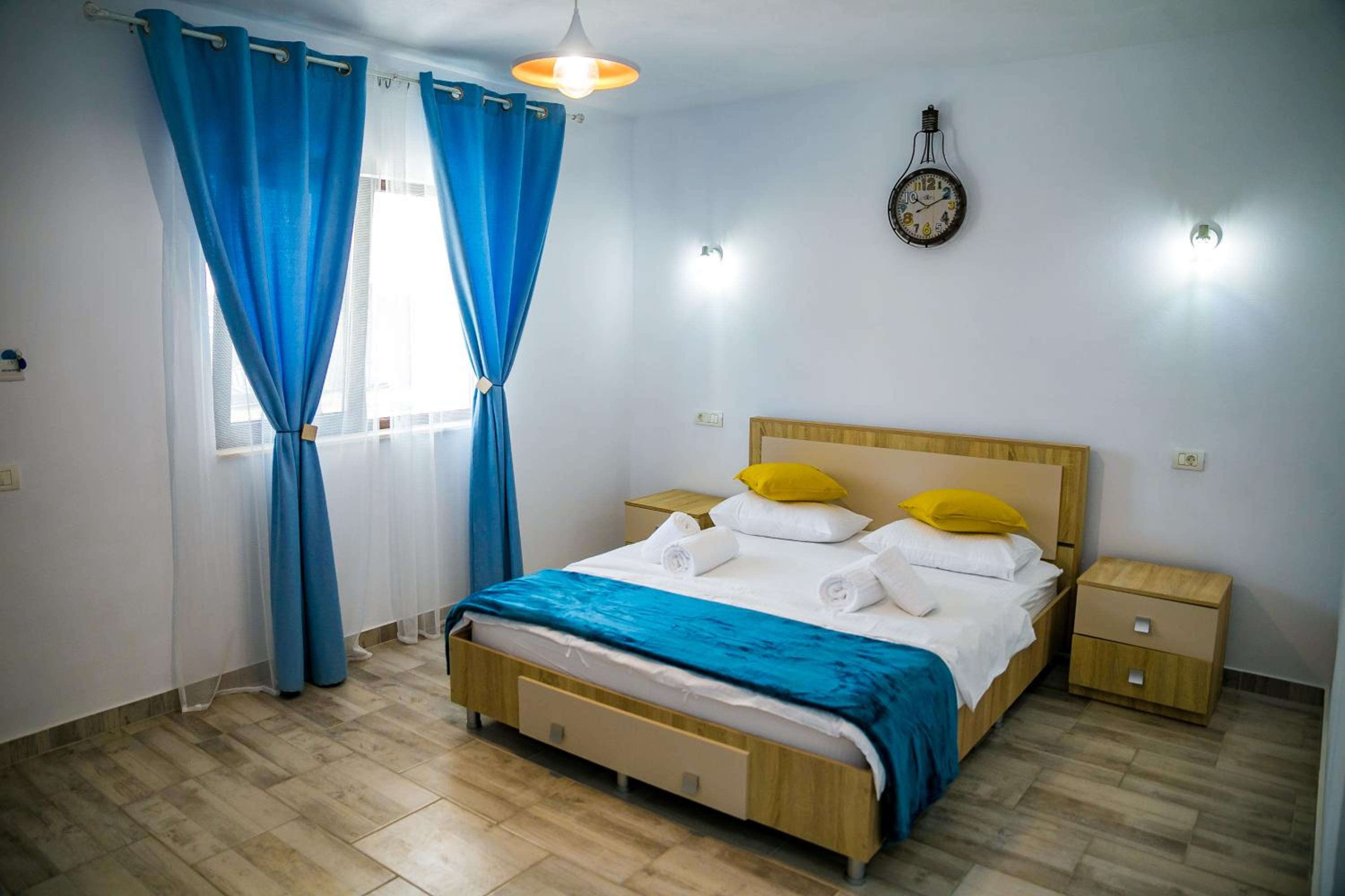 Double Room with Private Bathroom - Photo 29