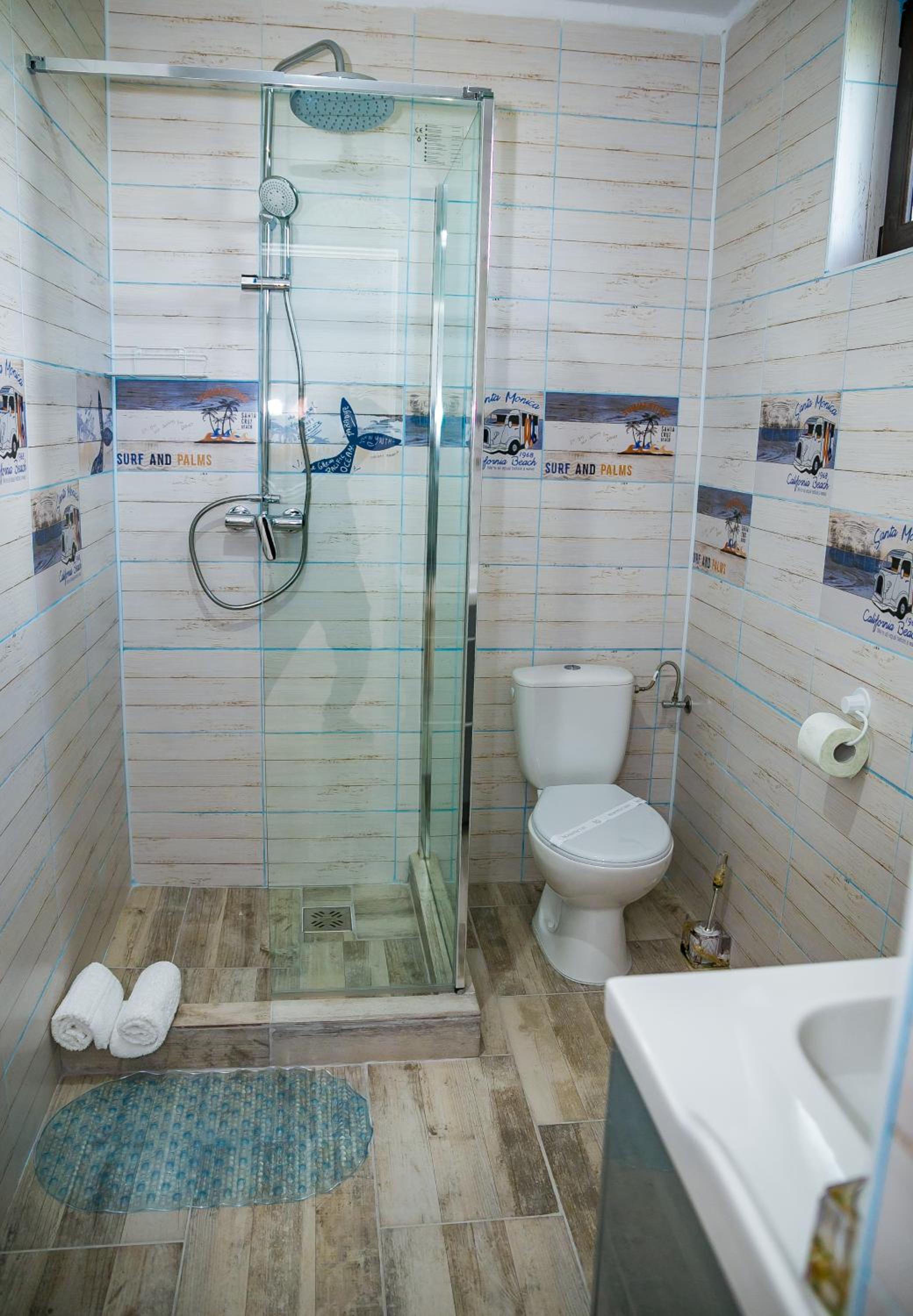 Double Room with Private Bathroom - Photo 47