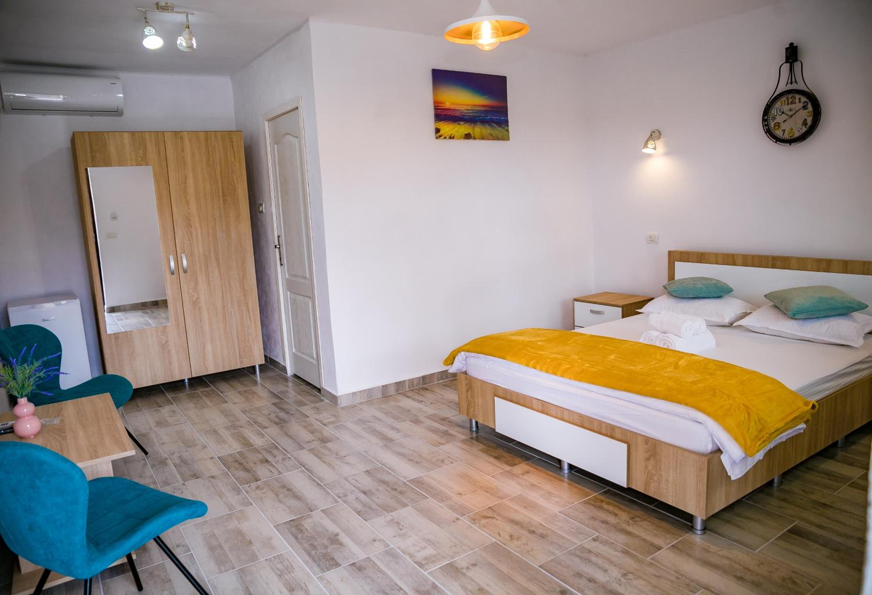 Double Room with Private Bathroom - Photo 50
