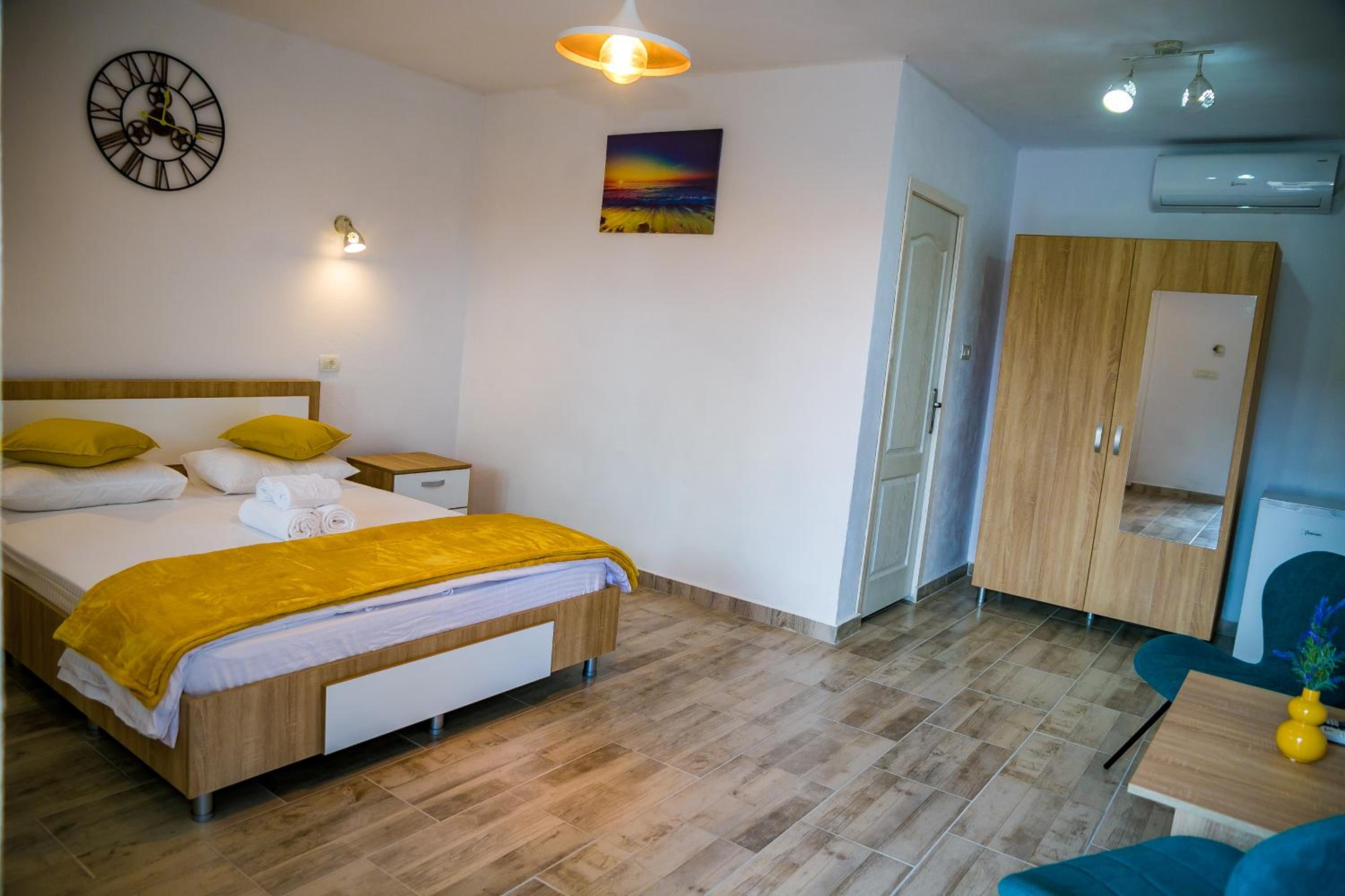 Double Room with Private Bathroom - Photo 56