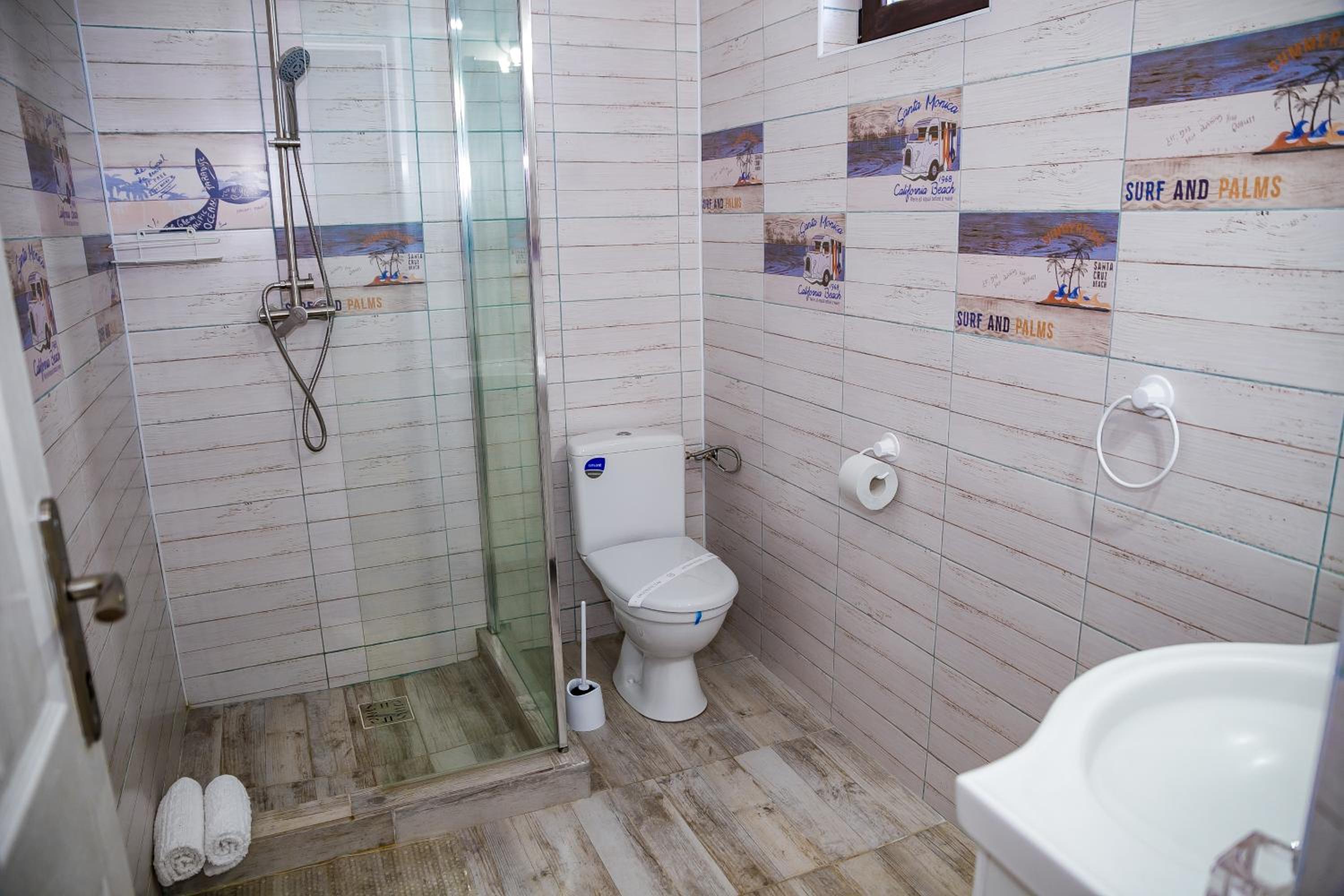 Double Room with Private Bathroom - Photo 60