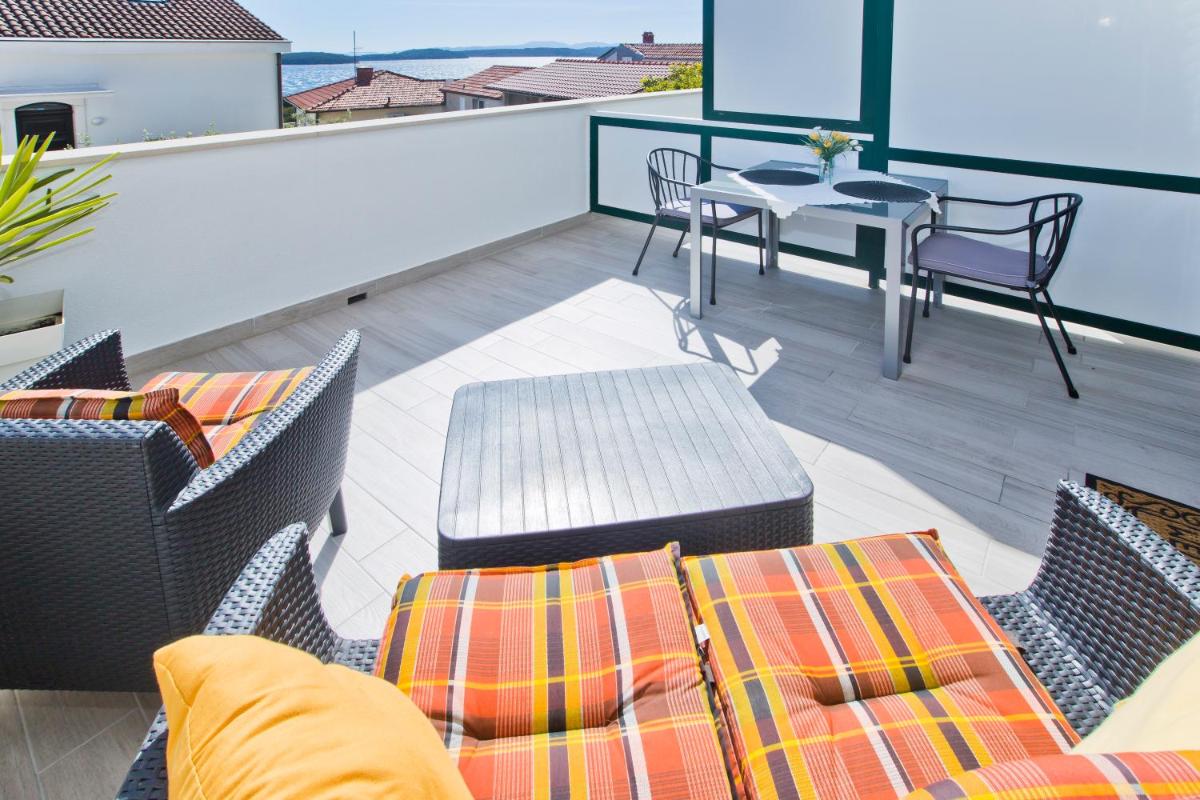 One-Bedroom Apartment with Terrace with Sea View (2 Adults + 2 Children) photo 1