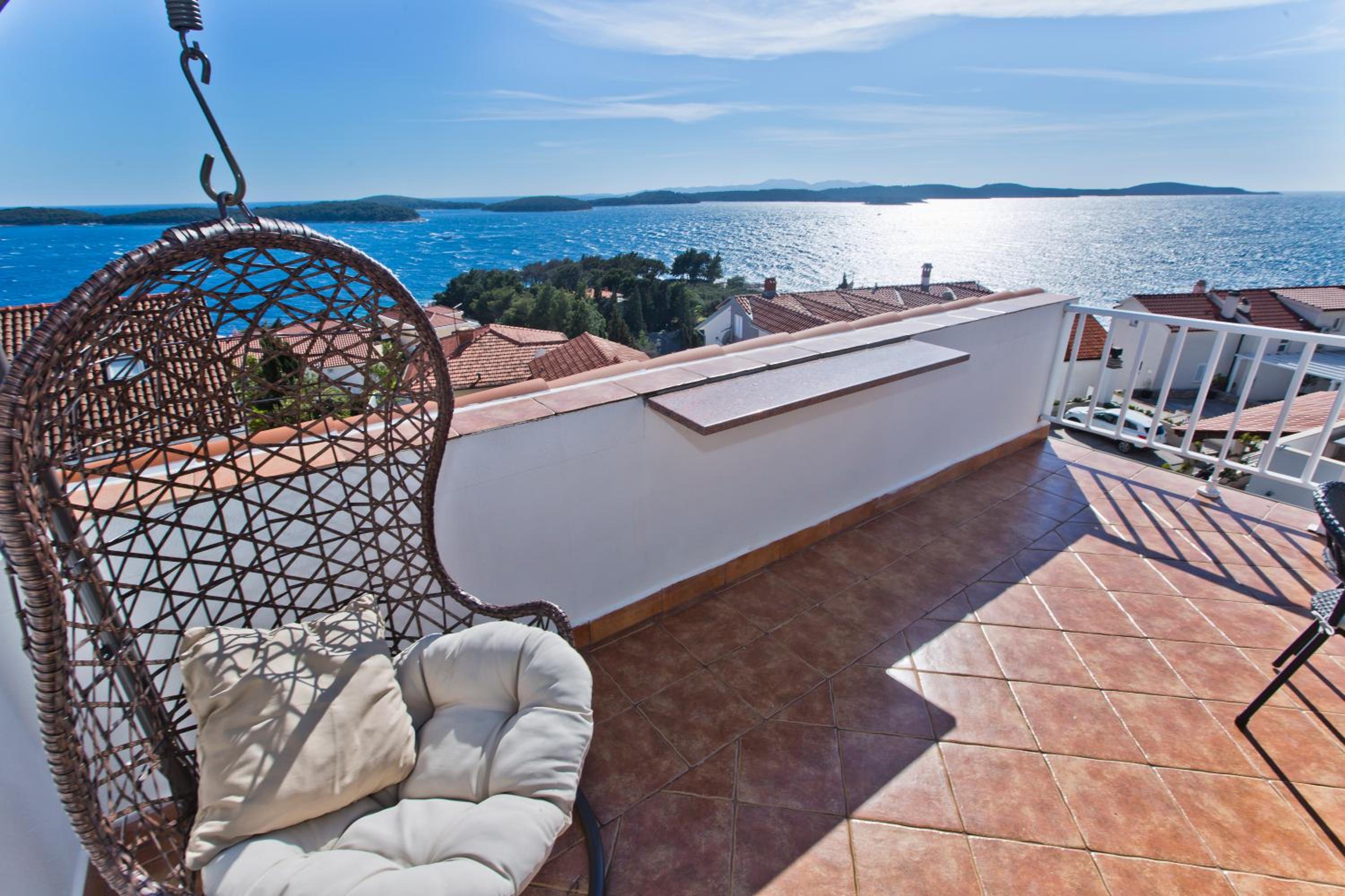 Superior Two-Bedroom Apartment with Terrace with Sea View (4 Adults) photo 2