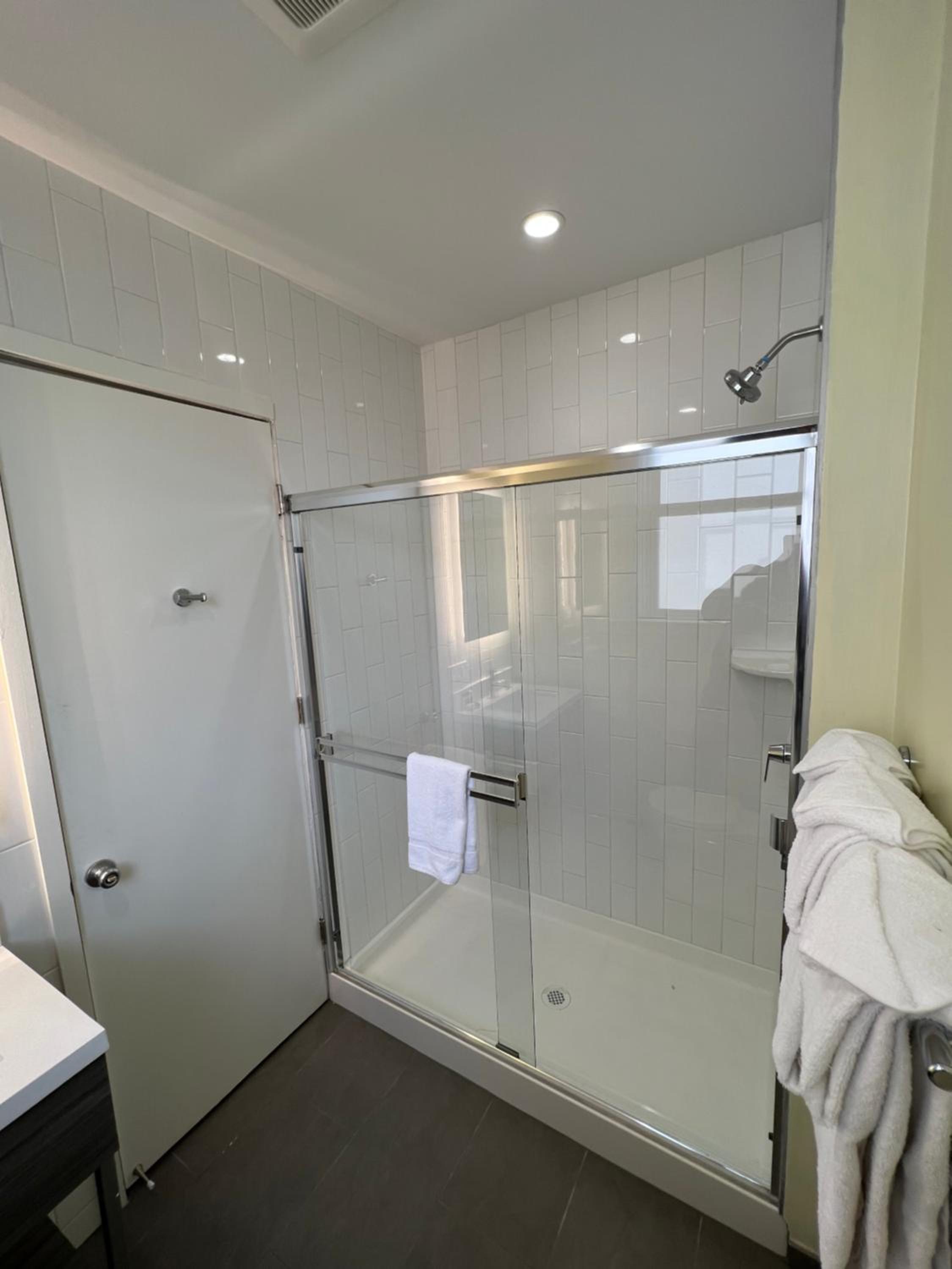Double Room - Non-Smoking  - Photo 4