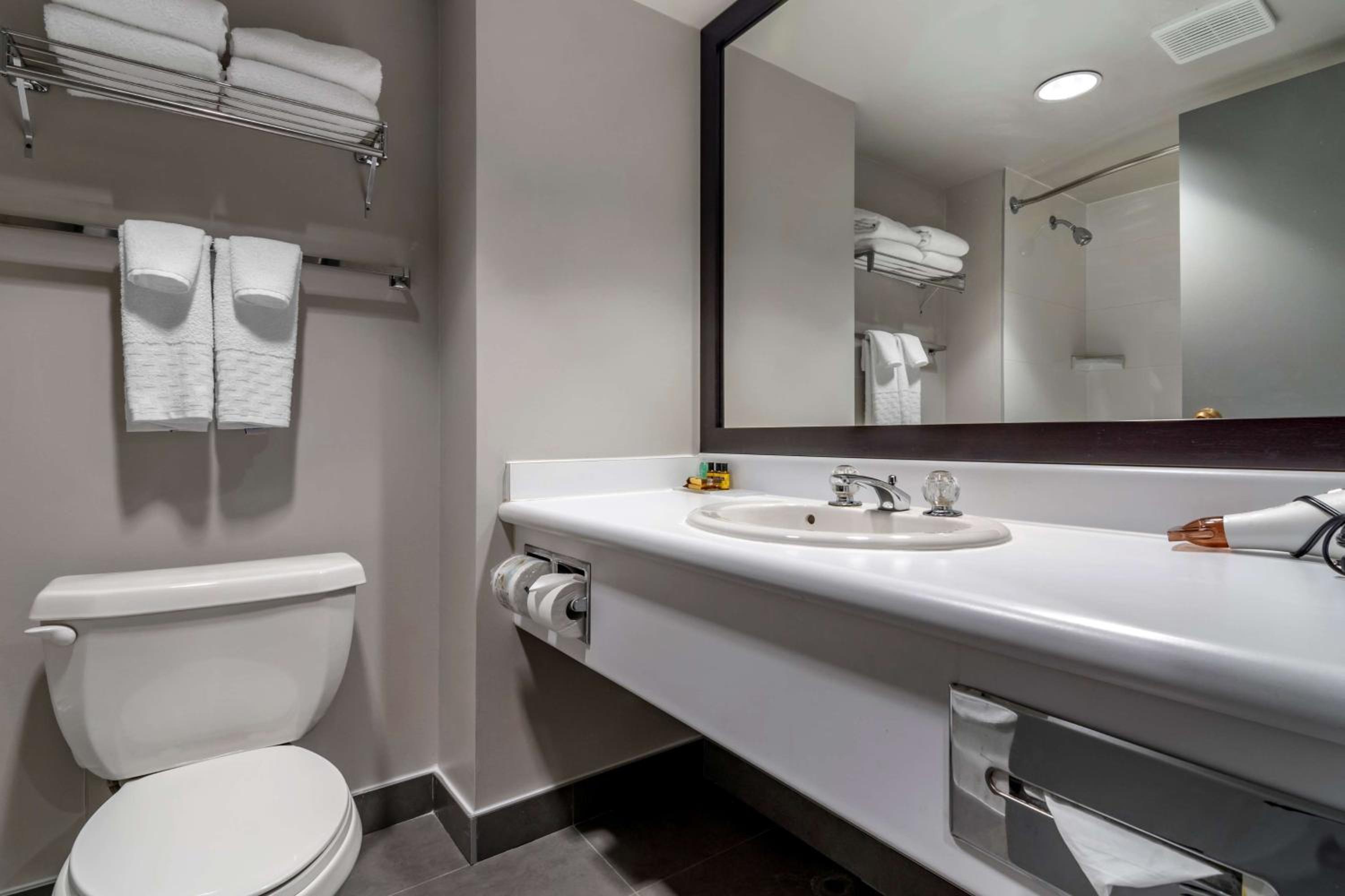 Deluxe Two Double Beds Room - Photo 2