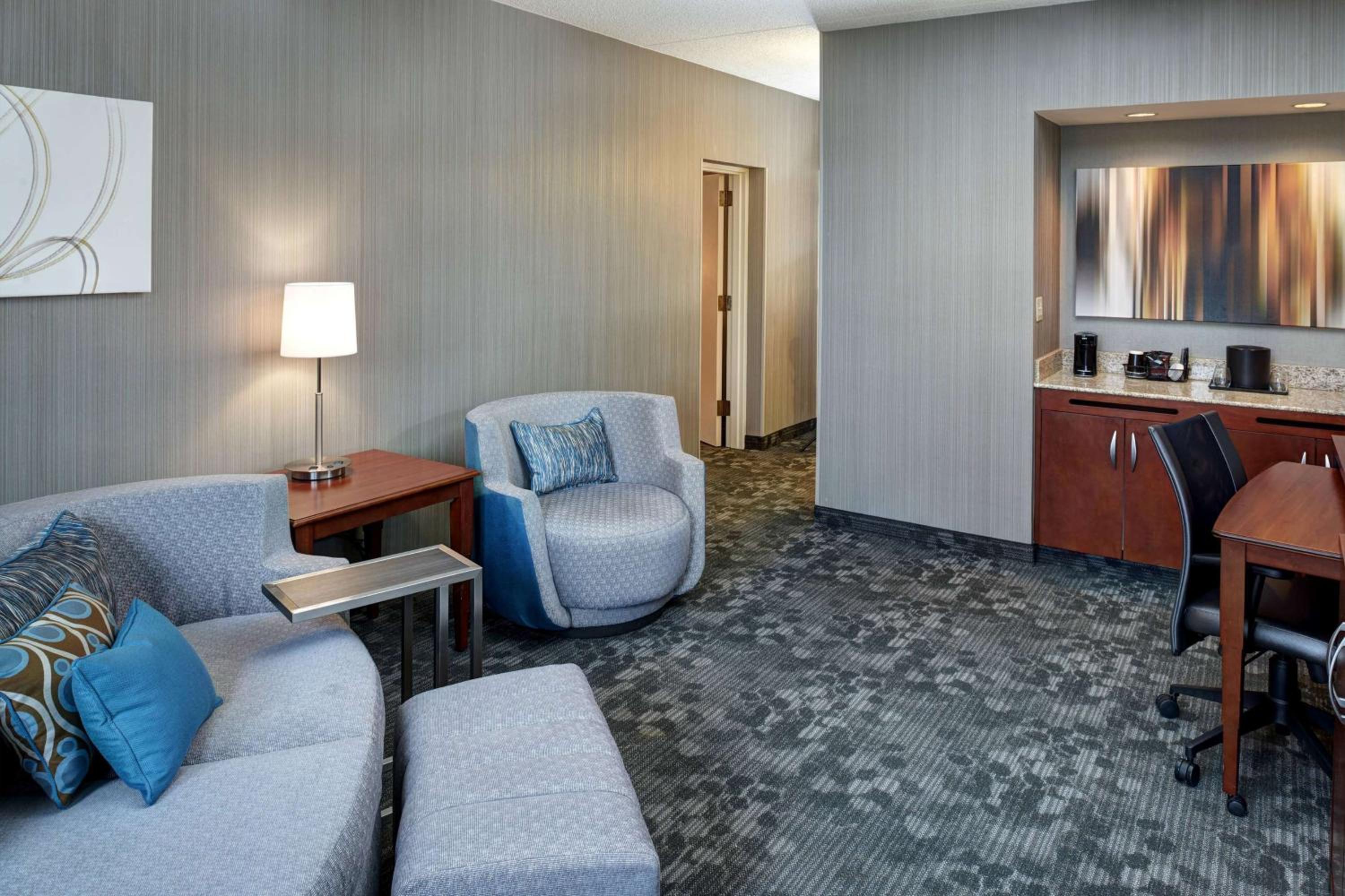 One Bedroom Suite King - Photo 2