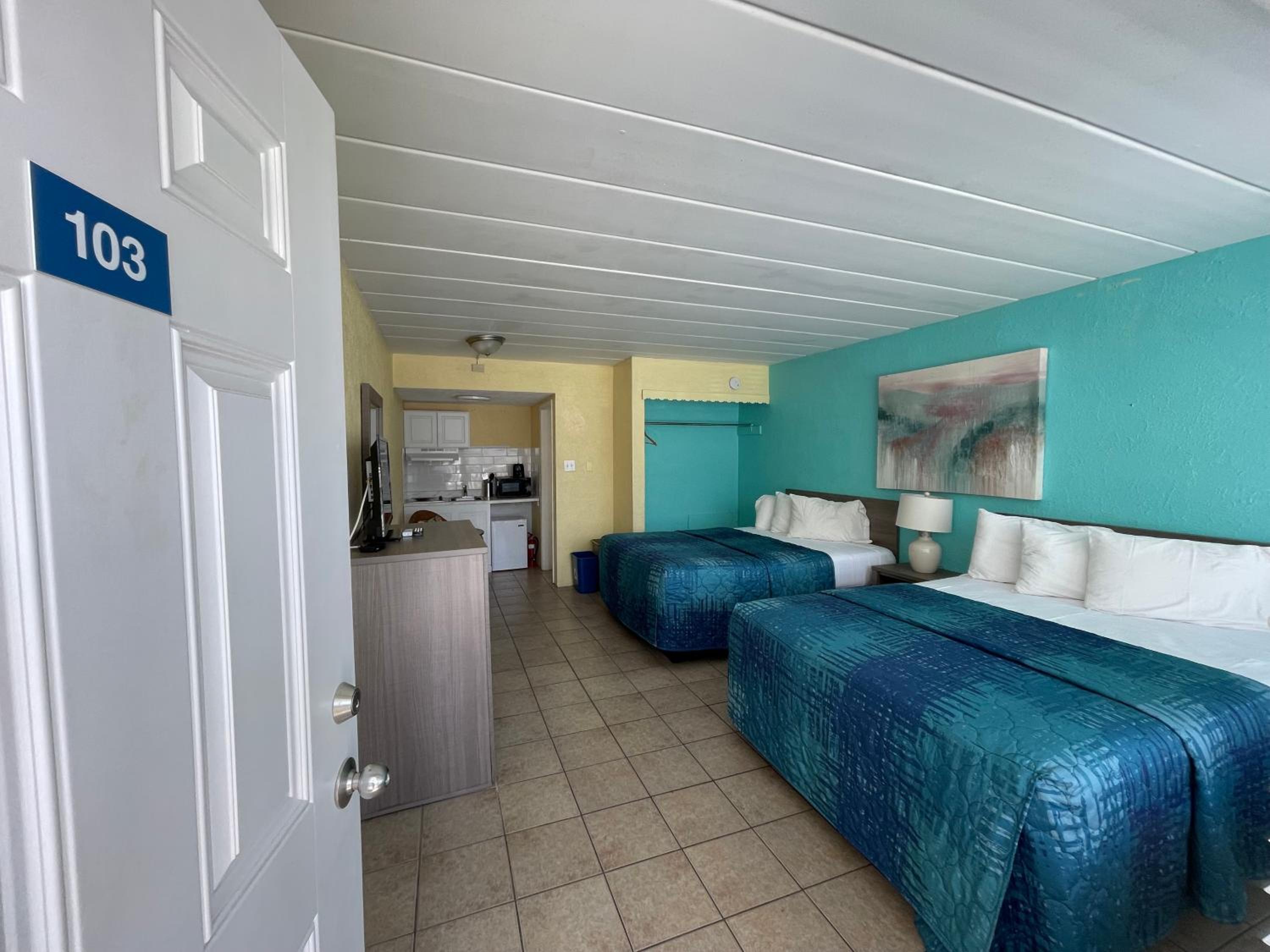 Double Room with Two Double Beds and Kitchenette photo 1