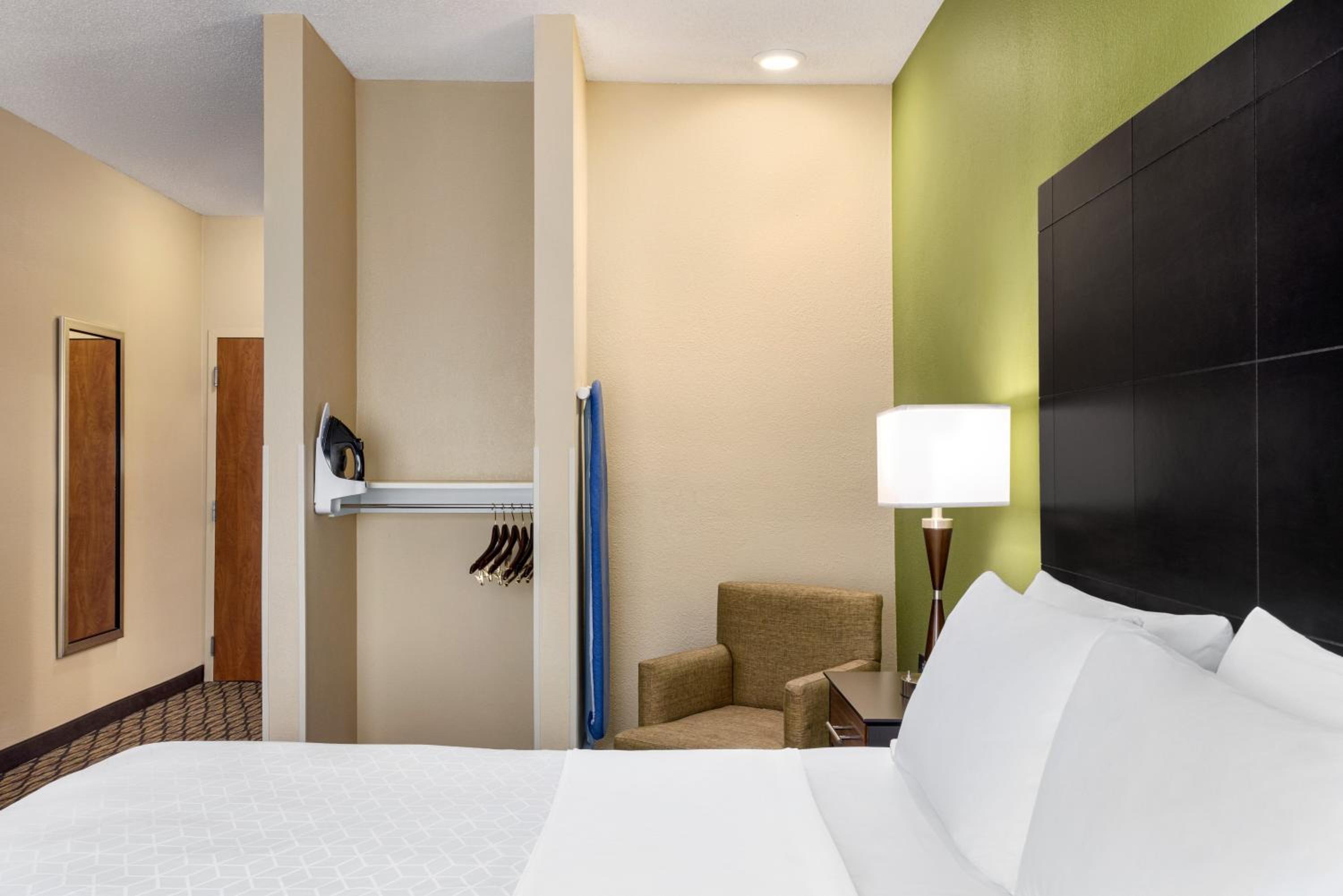 Standard King Room with Mobility Accessible Roll-In Shower - Photo 1