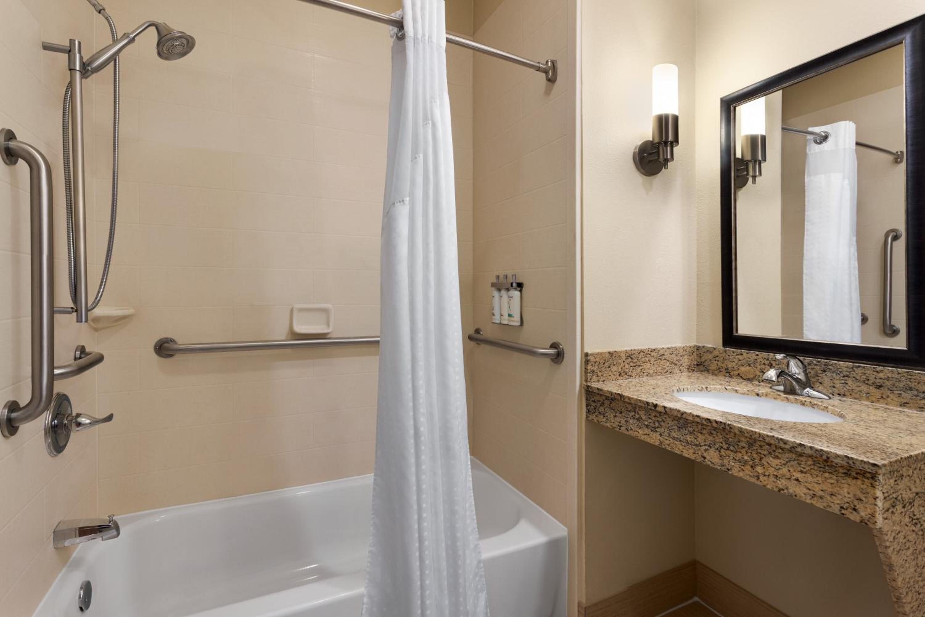 Standard King Room with Mobility Accessible Tub - Photo 2