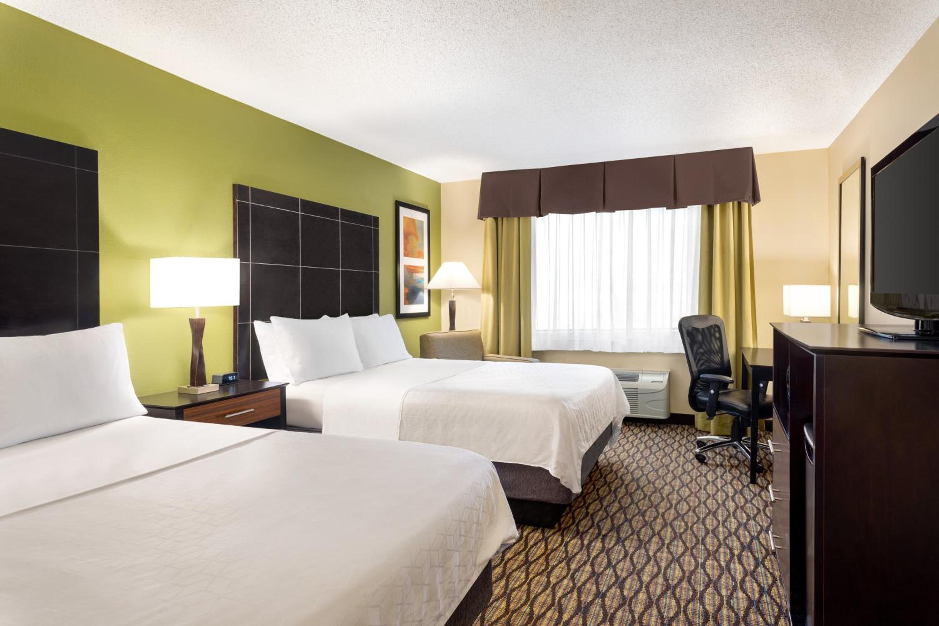 Standard Room with Two Queen Beds - Photo 1