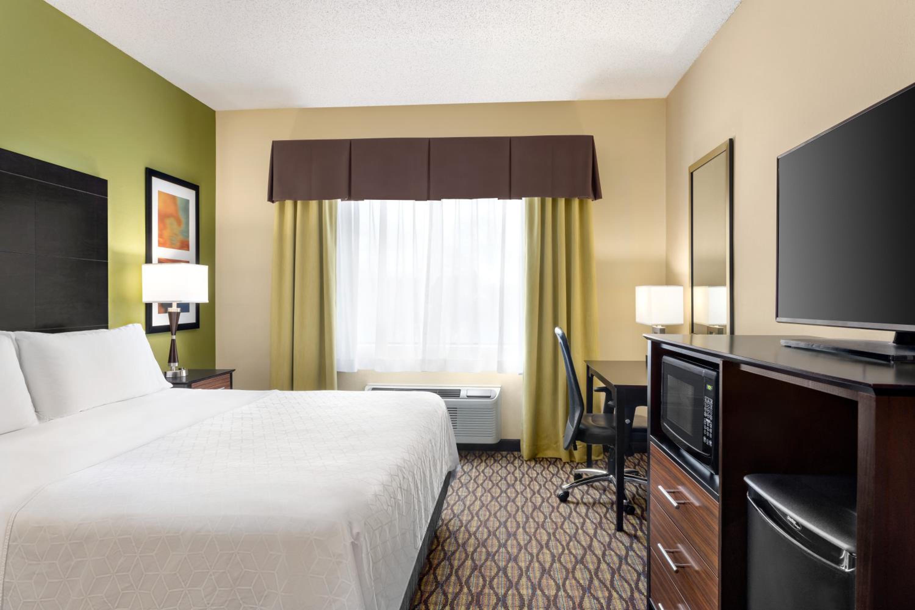 Standard King Room - Photo 4