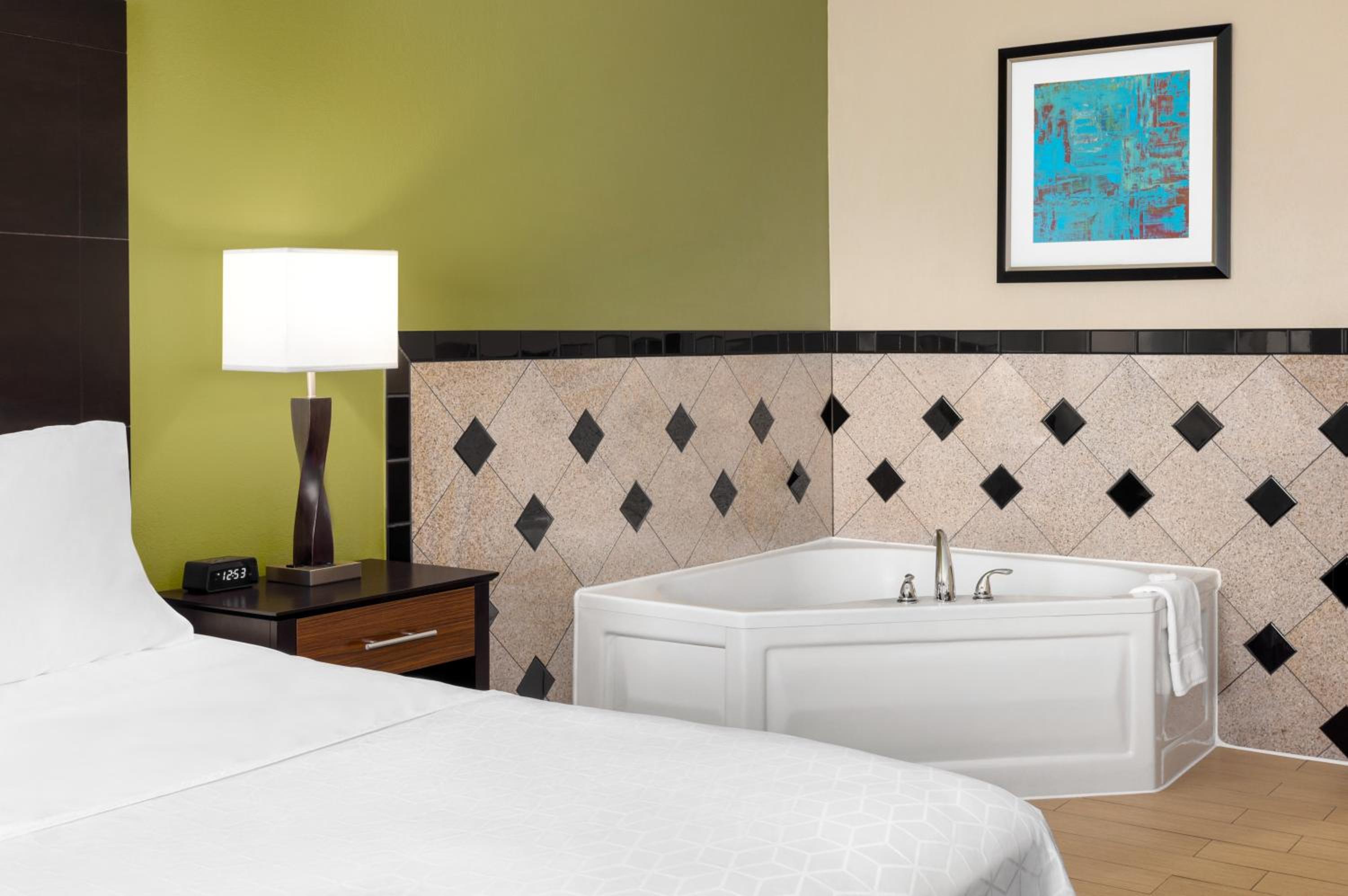 King Suite With Spa Bath - Non-Smoking - Photo 3