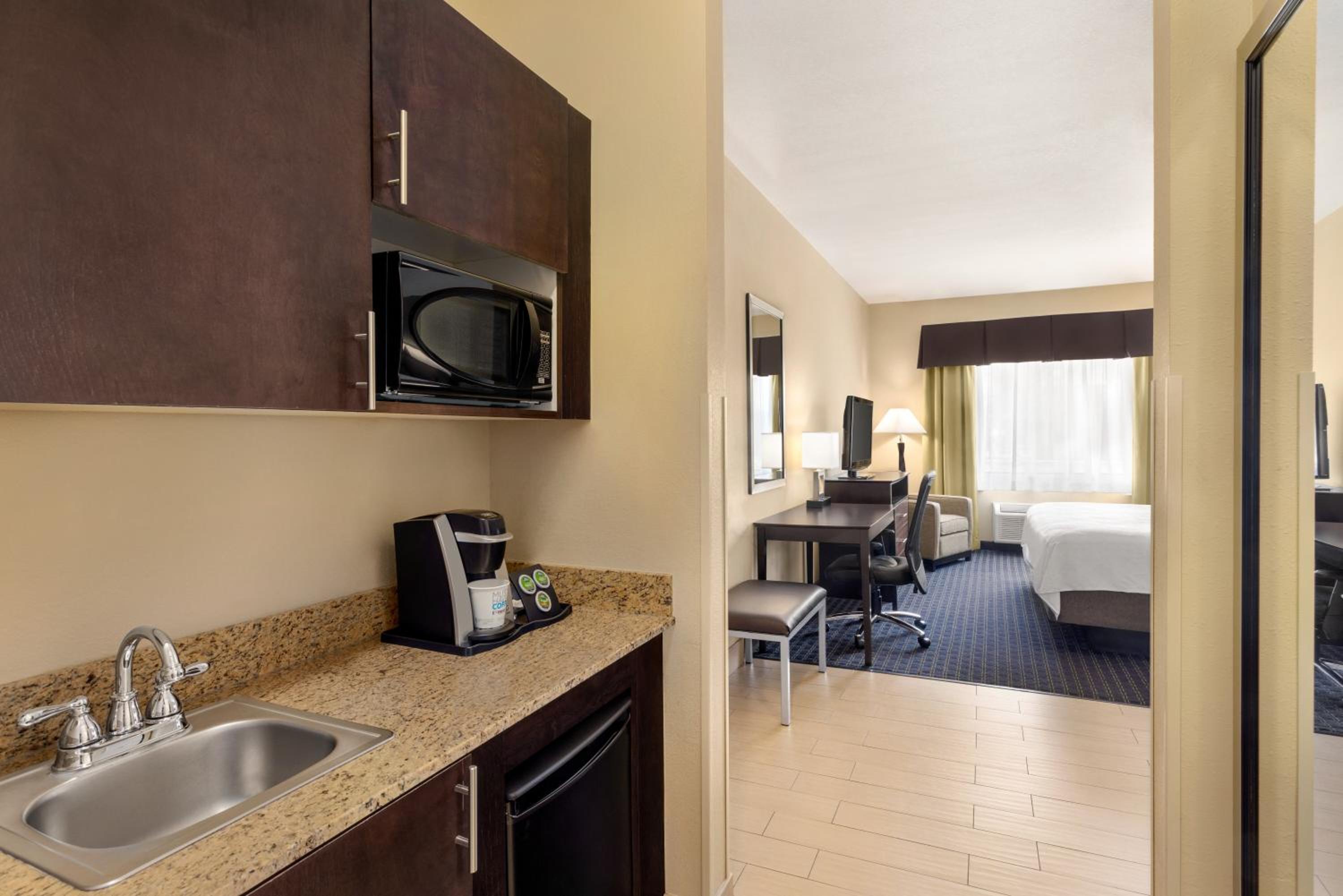 King Suite With Spa Bath - Non-Smoking - Photo 1
