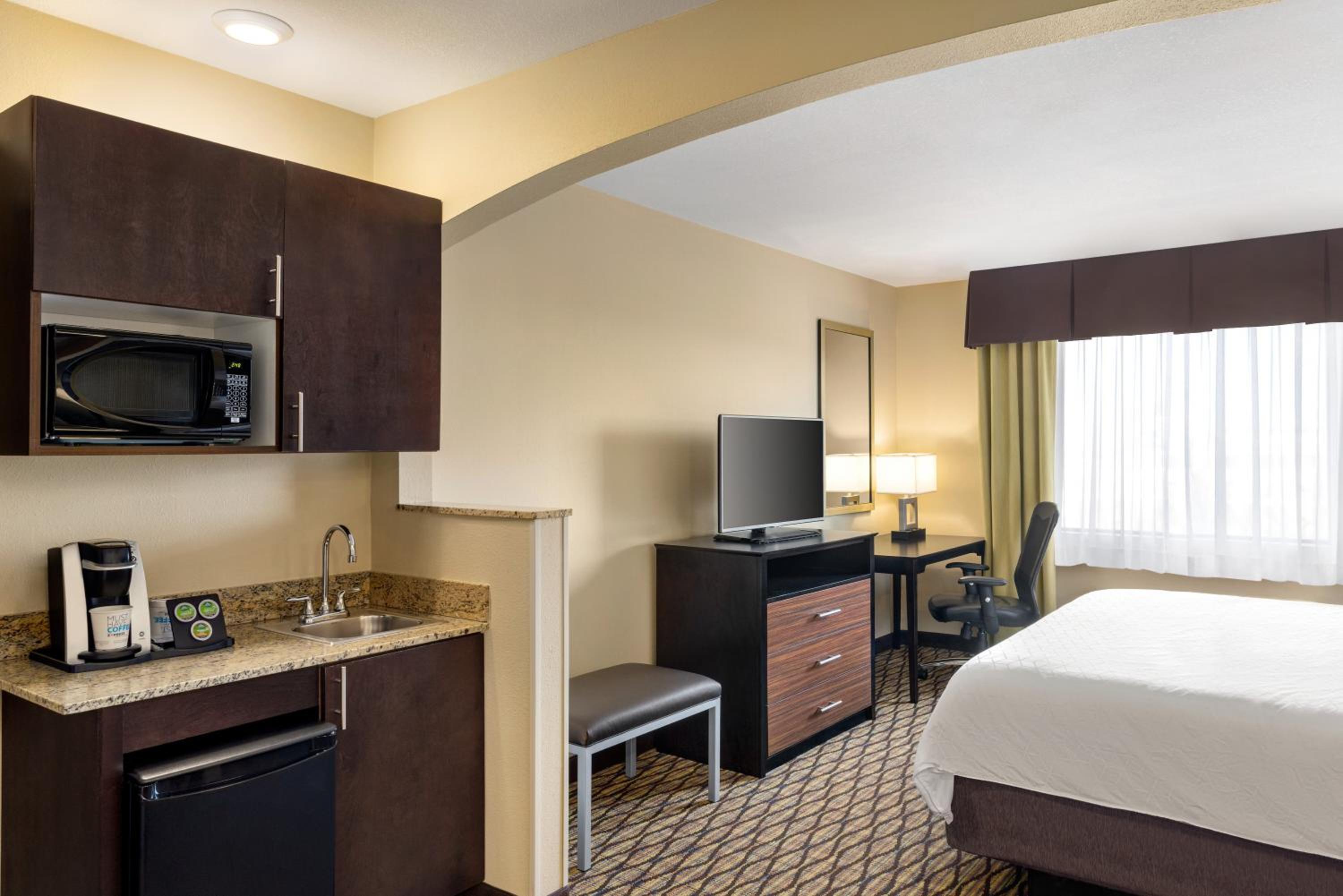 King Suite with Sofa Bed - Photo 5