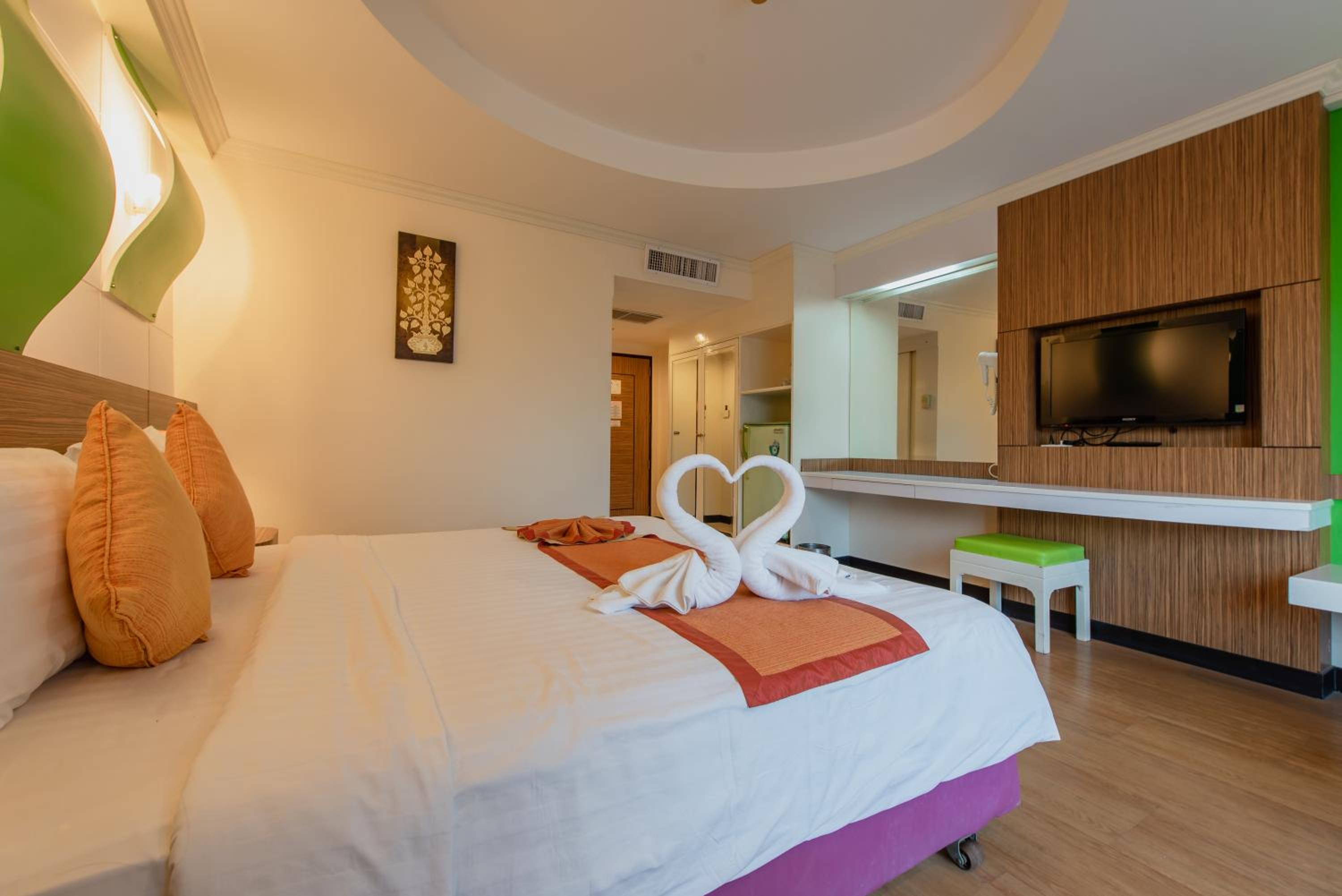 Deluxe Double or Twin Room - Photo 6