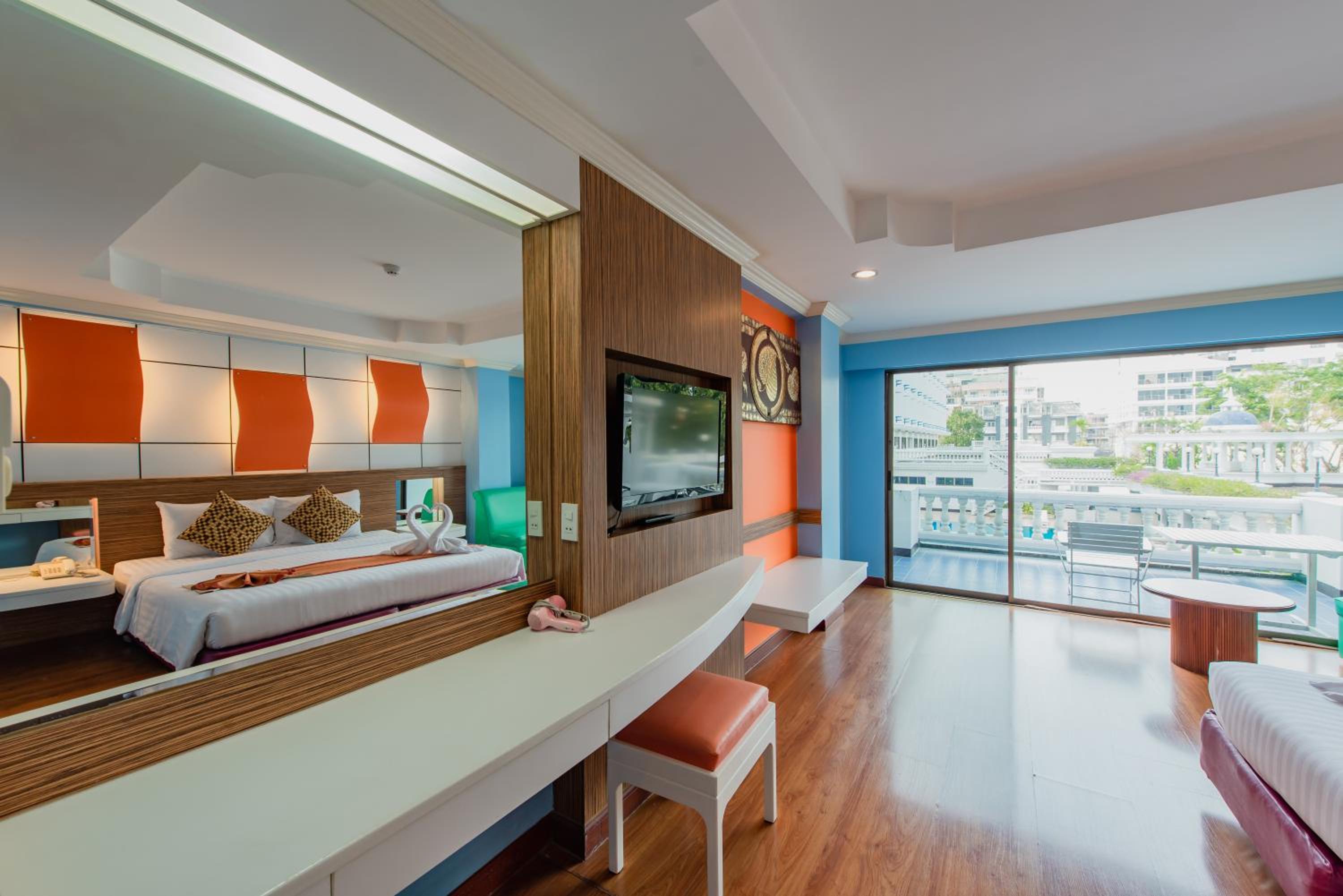 Deluxe Double or Twin Room - Photo 8