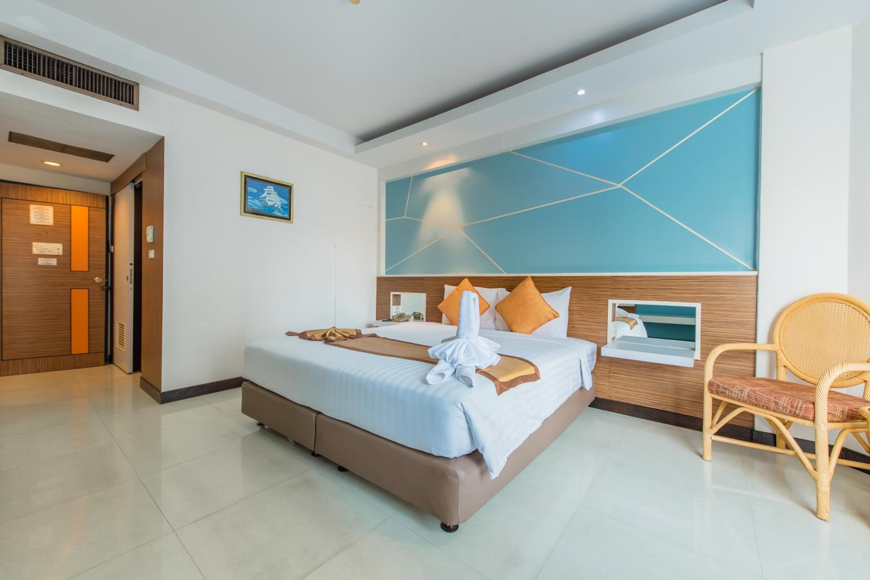 Superior Double or Twin Room - Photo 11