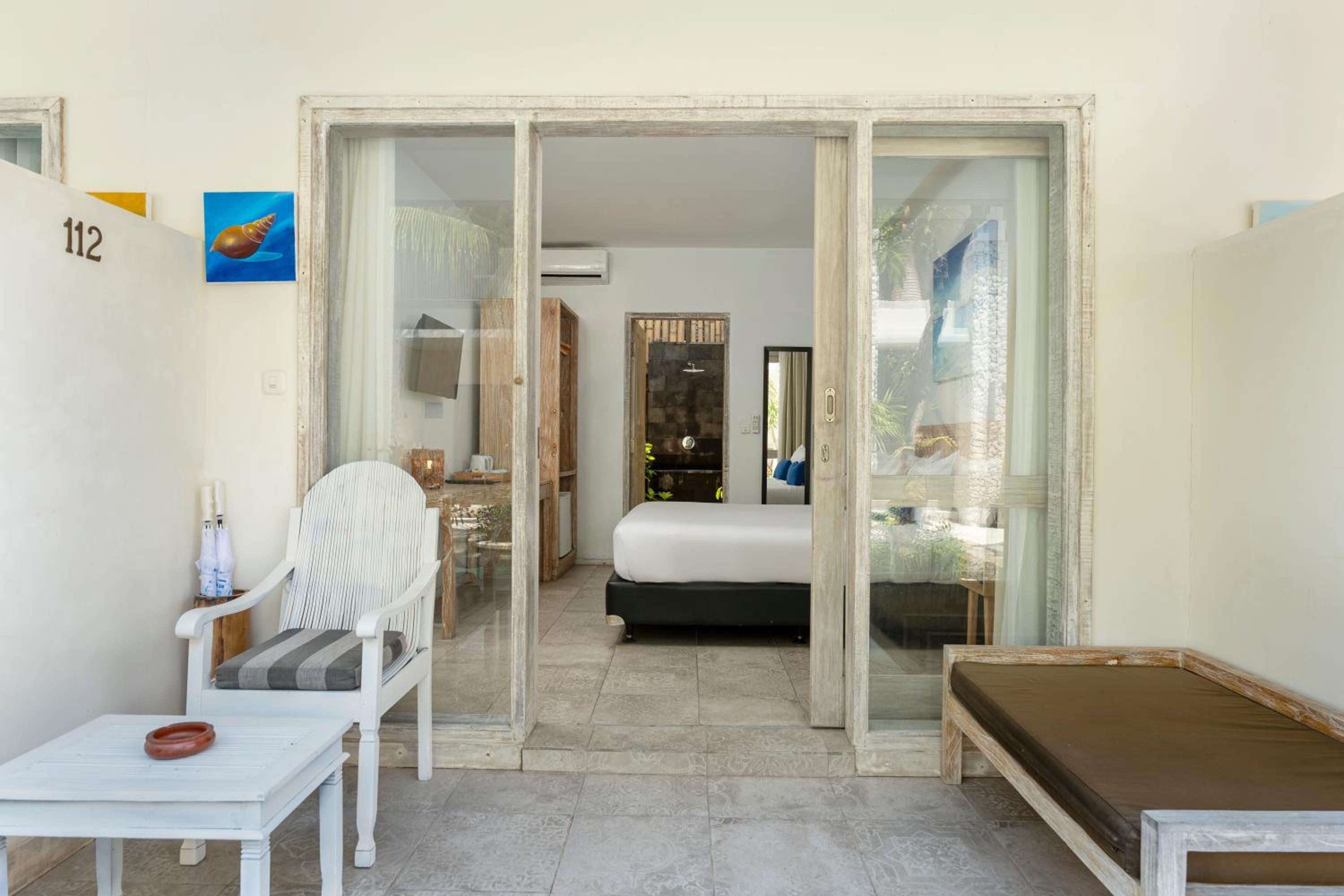 Deluxe Room With Pool Access photo 2