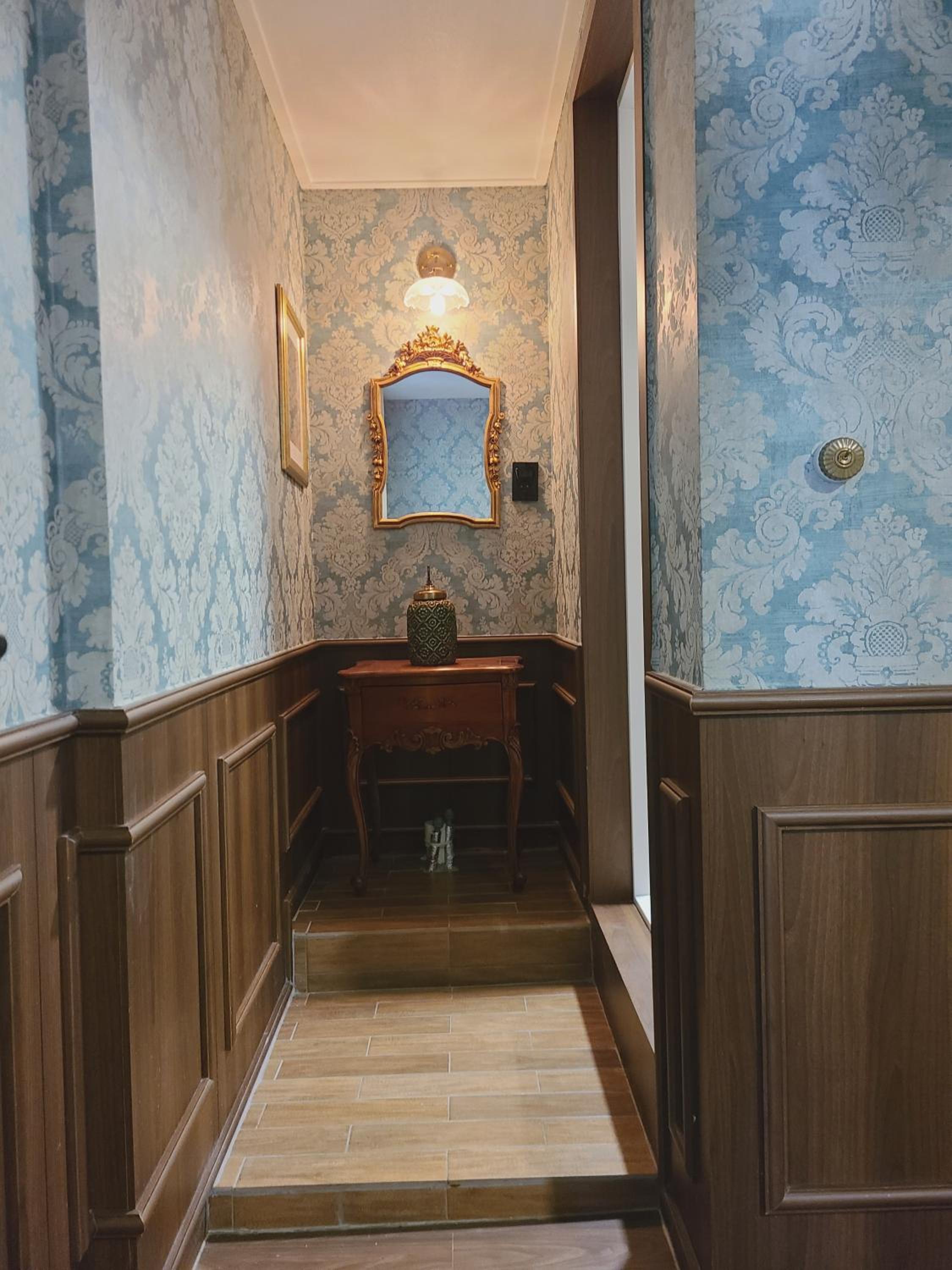 Deluxe Queen Room - No Window - Photo 7