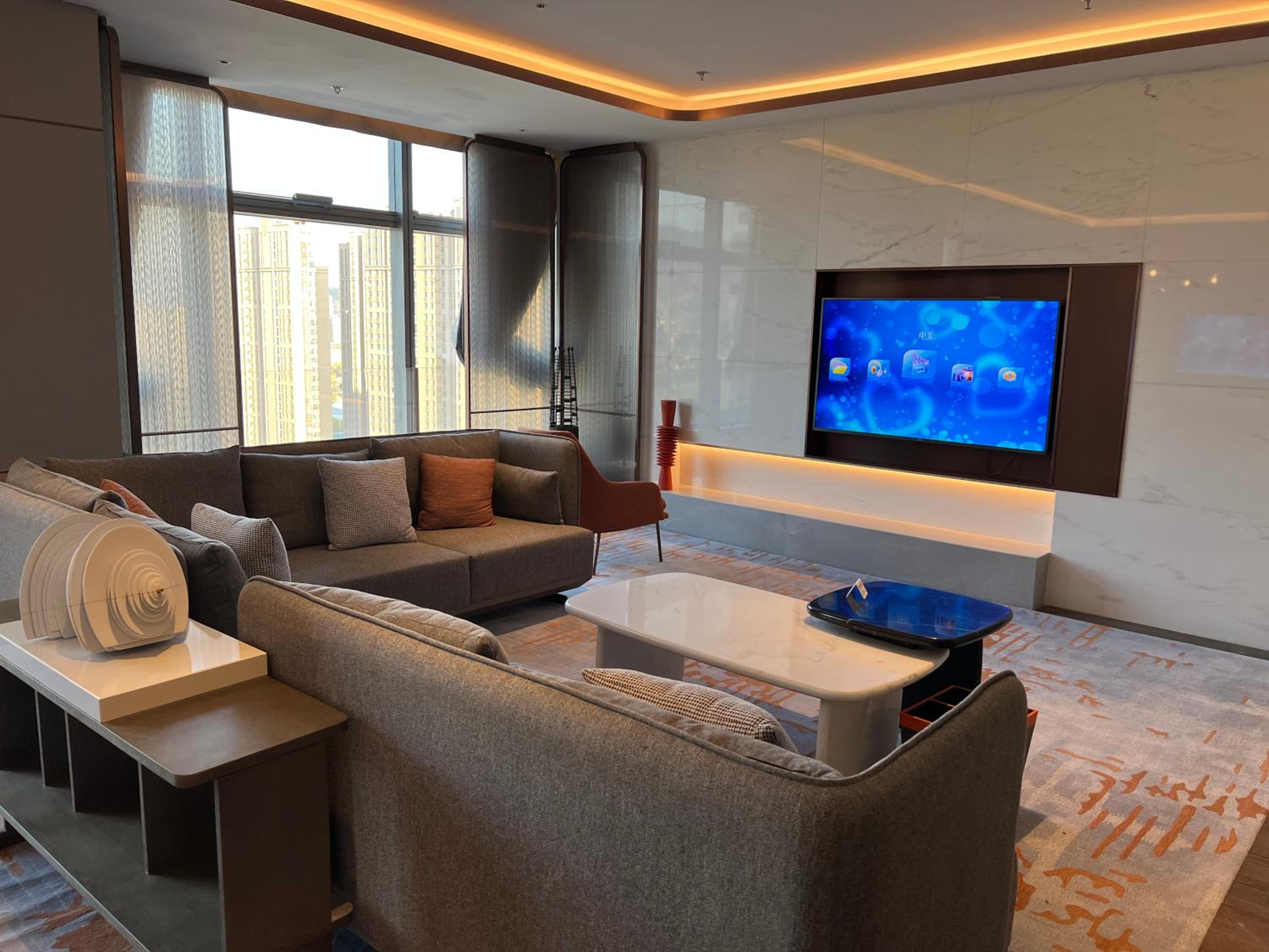 1 King One-Bedroom Suite - Photo 3