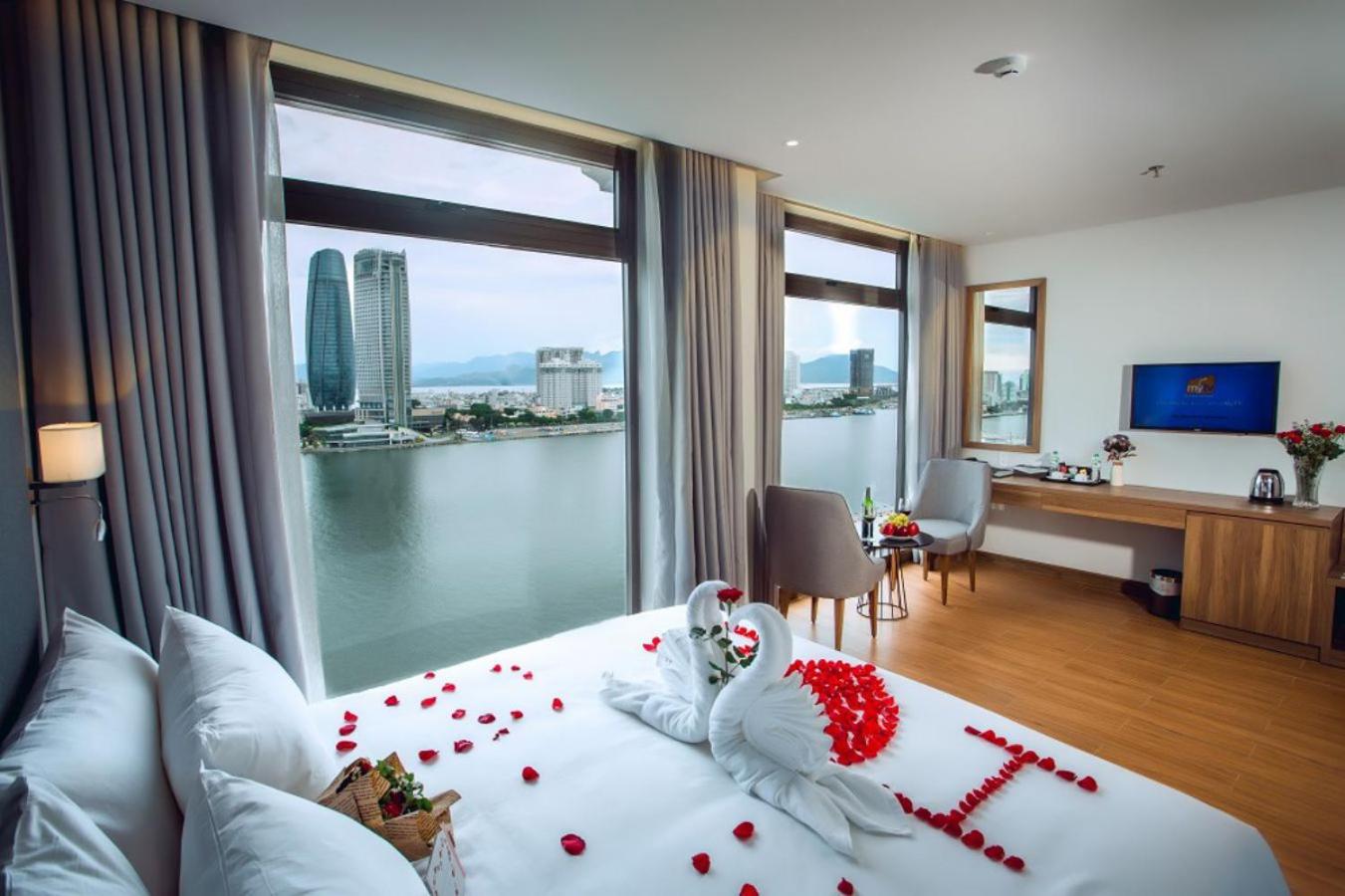 Suite with River View - Photo 1
