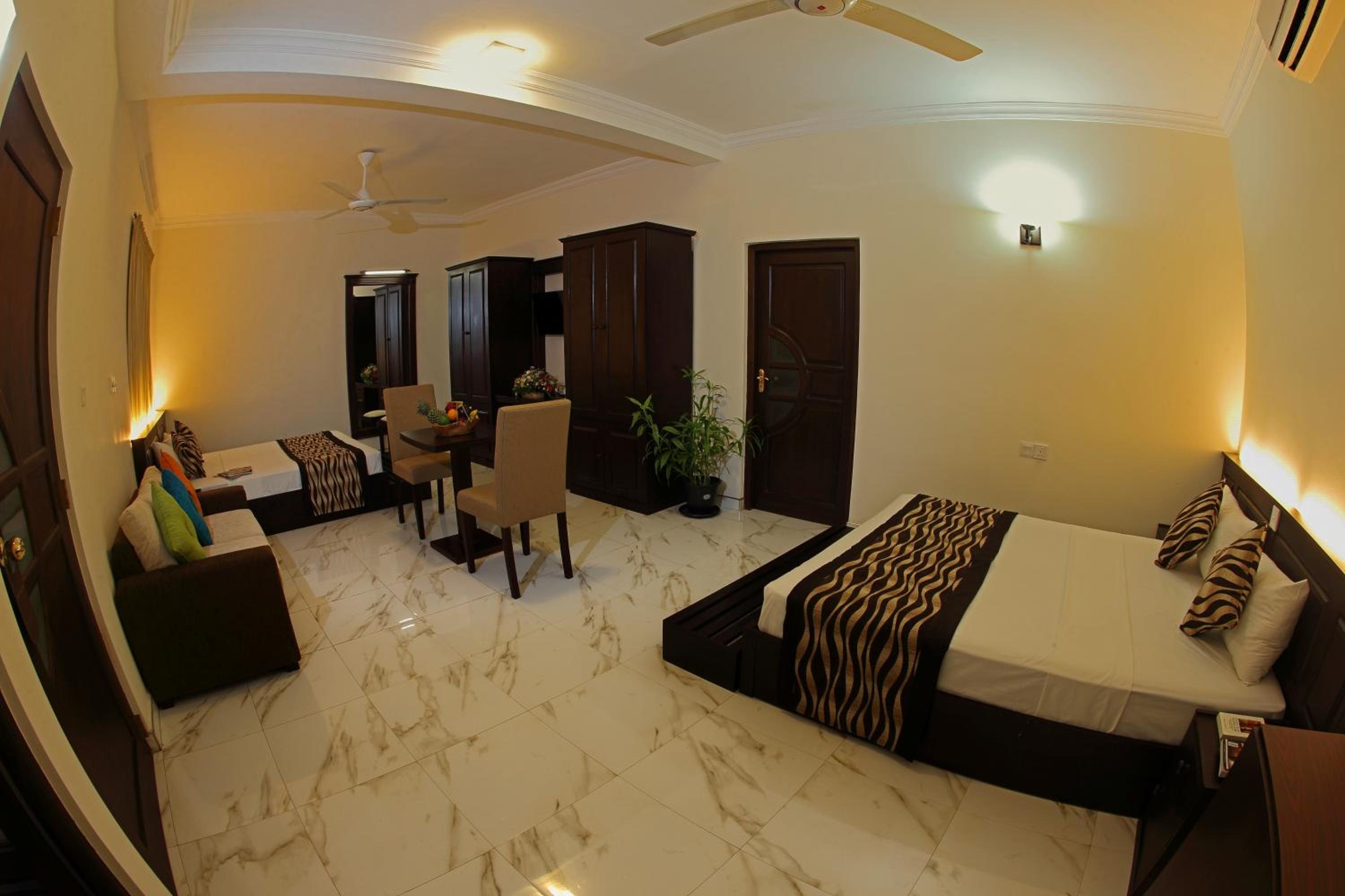 Family Room photo 3
