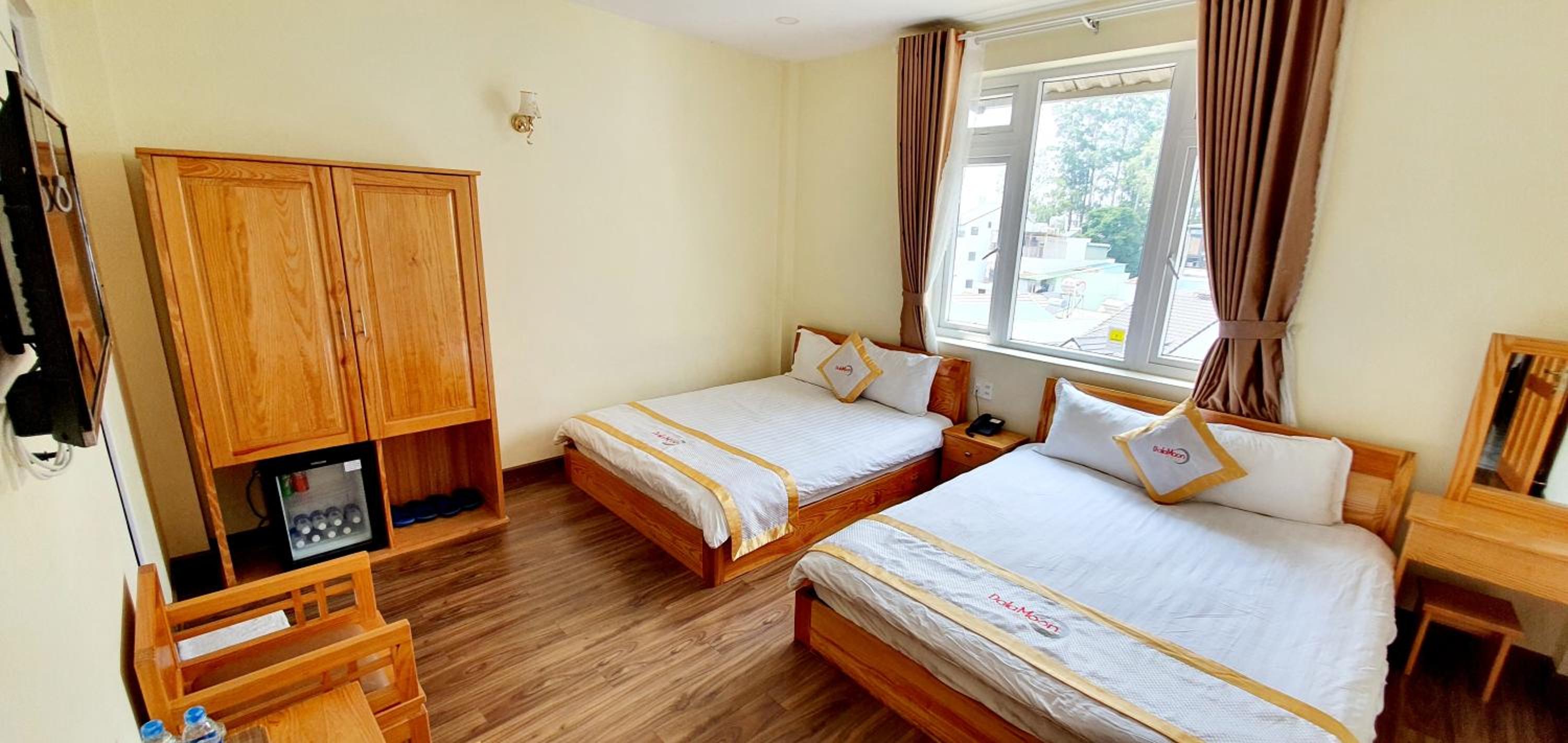 Quadruple Room with Window
