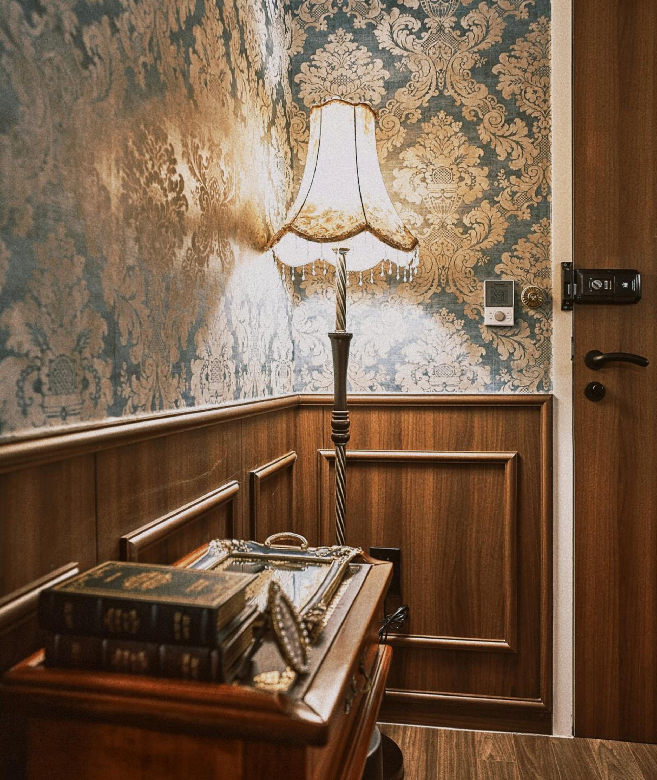 Deluxe Queen Room - No Window - Photo 3