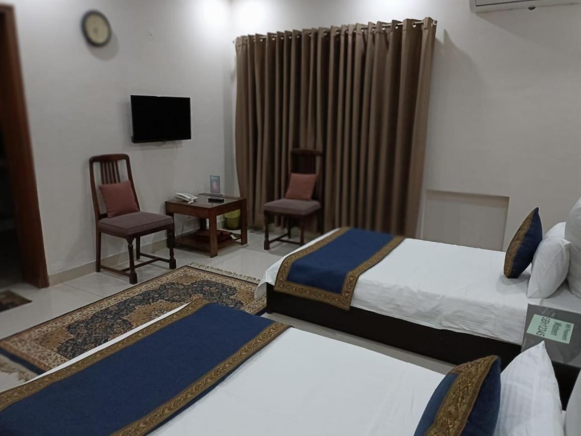 Standard King Room photo 1