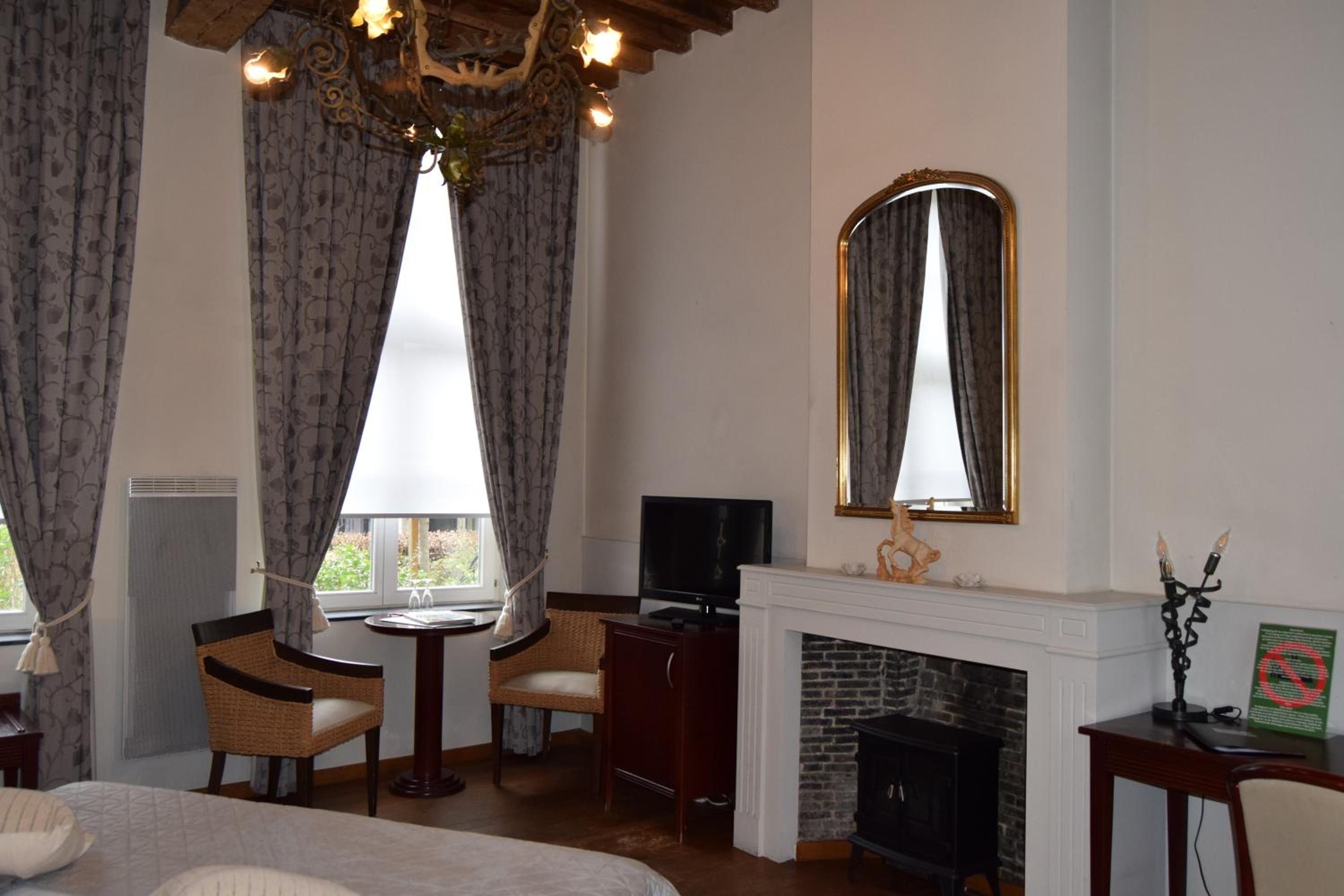 Suite - Photo 1