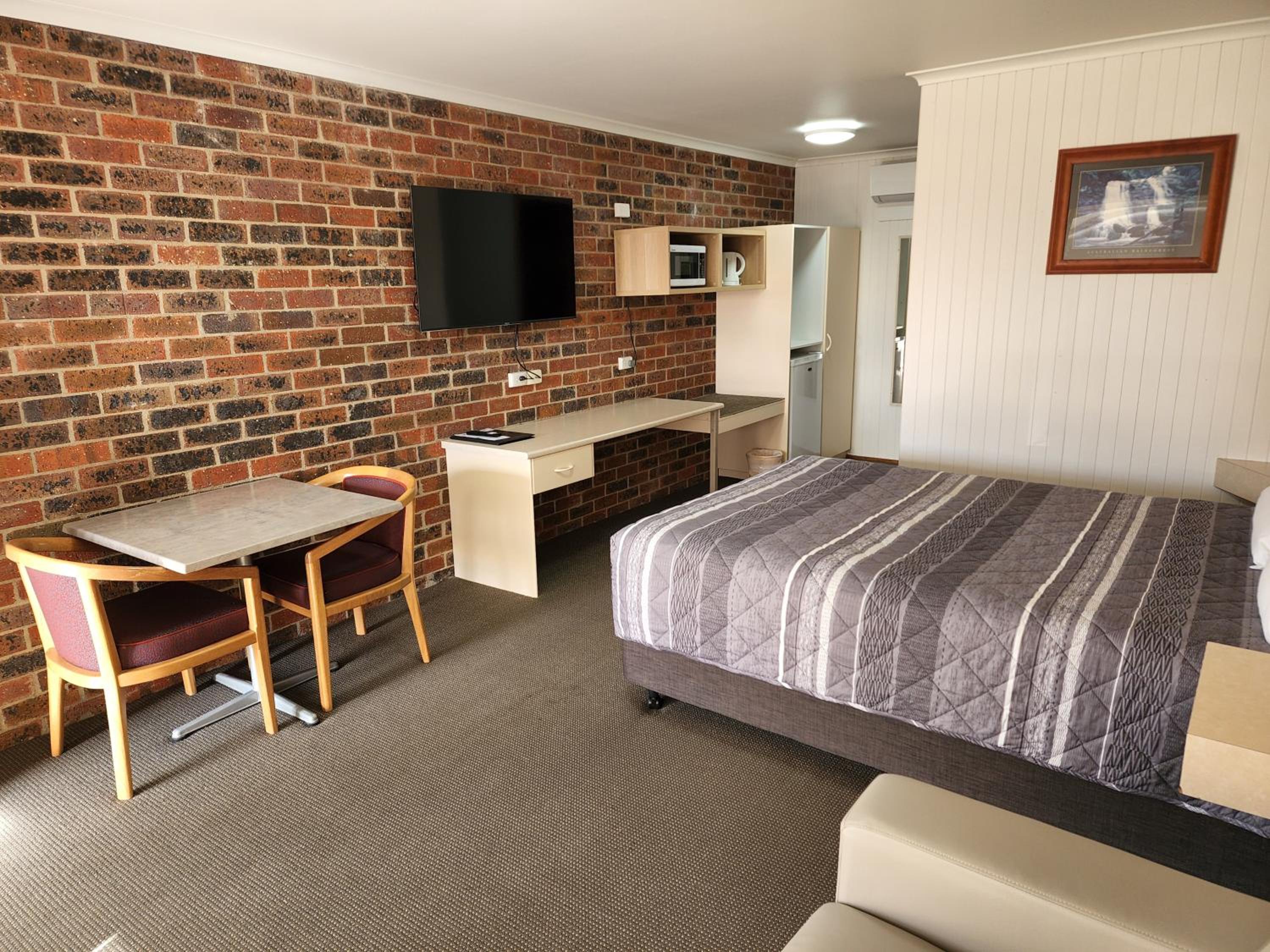 Standard Queen Room