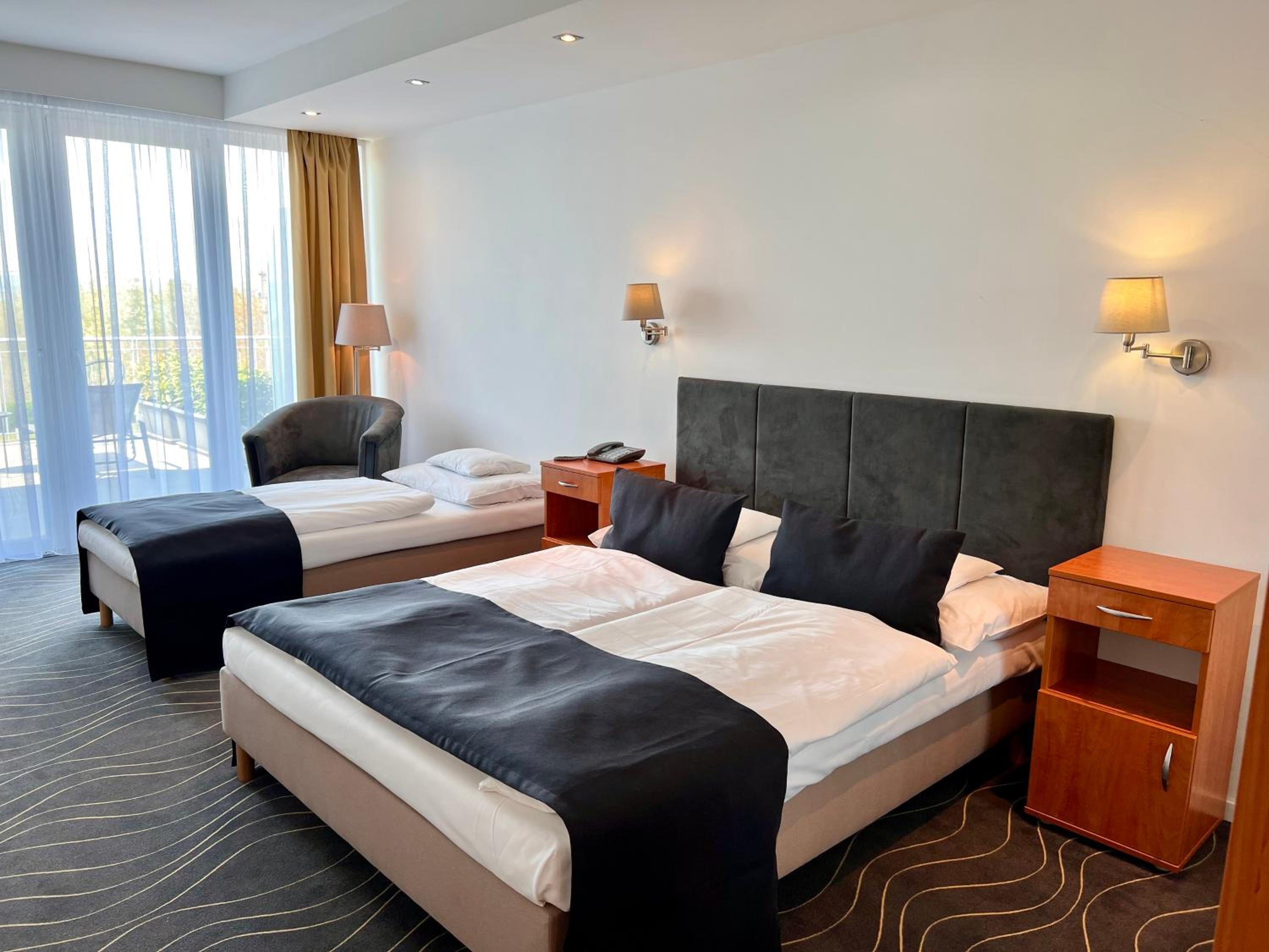 Superior Double or Twin Room with Lake View - Photo 1