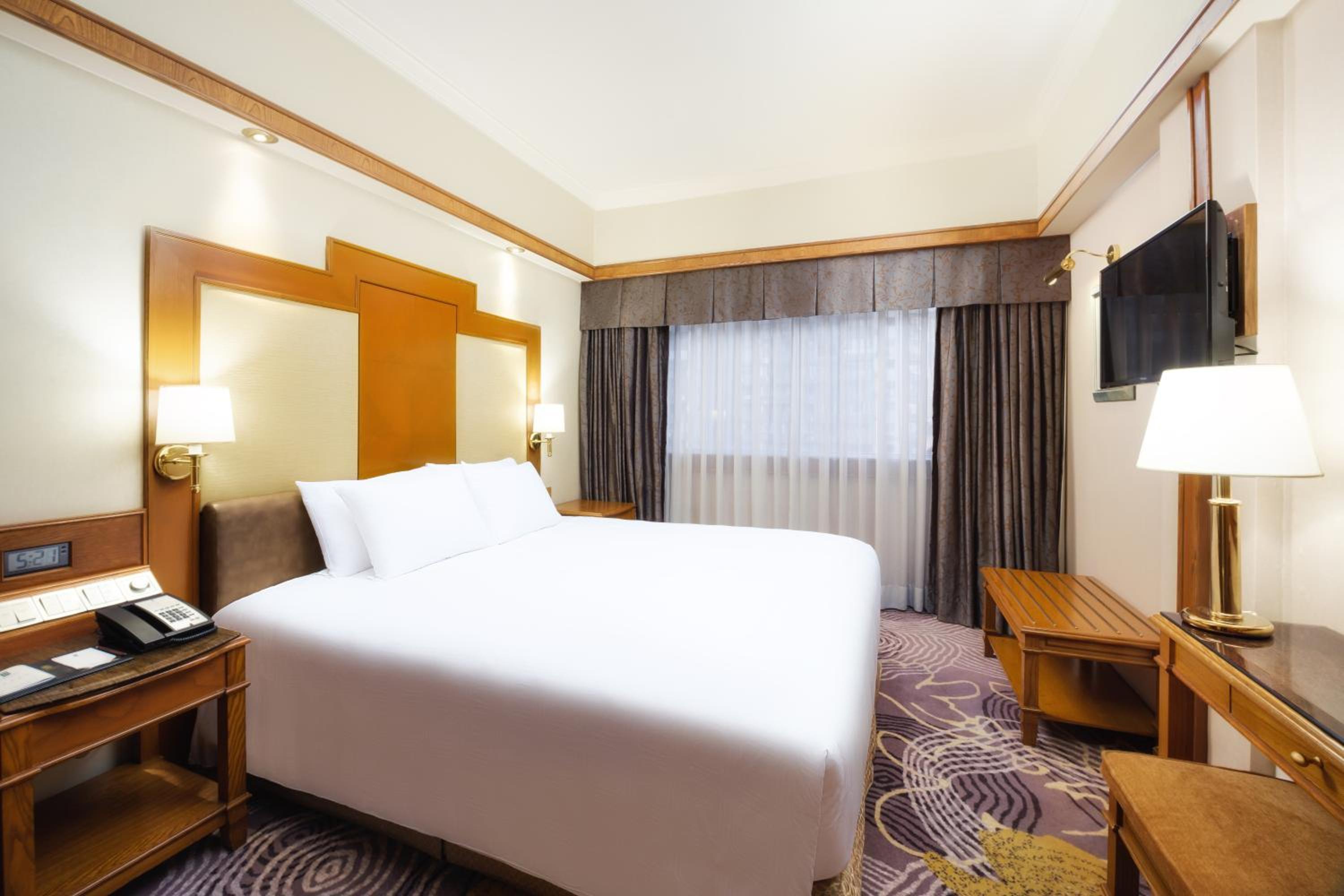 Corner King Suite photo 1