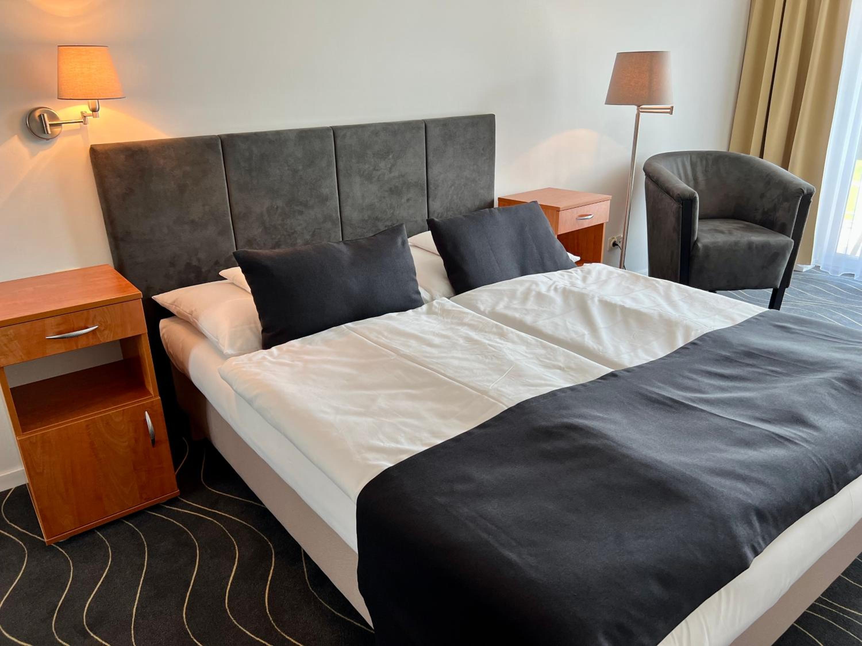 Double Room with Garden View - Photo 9